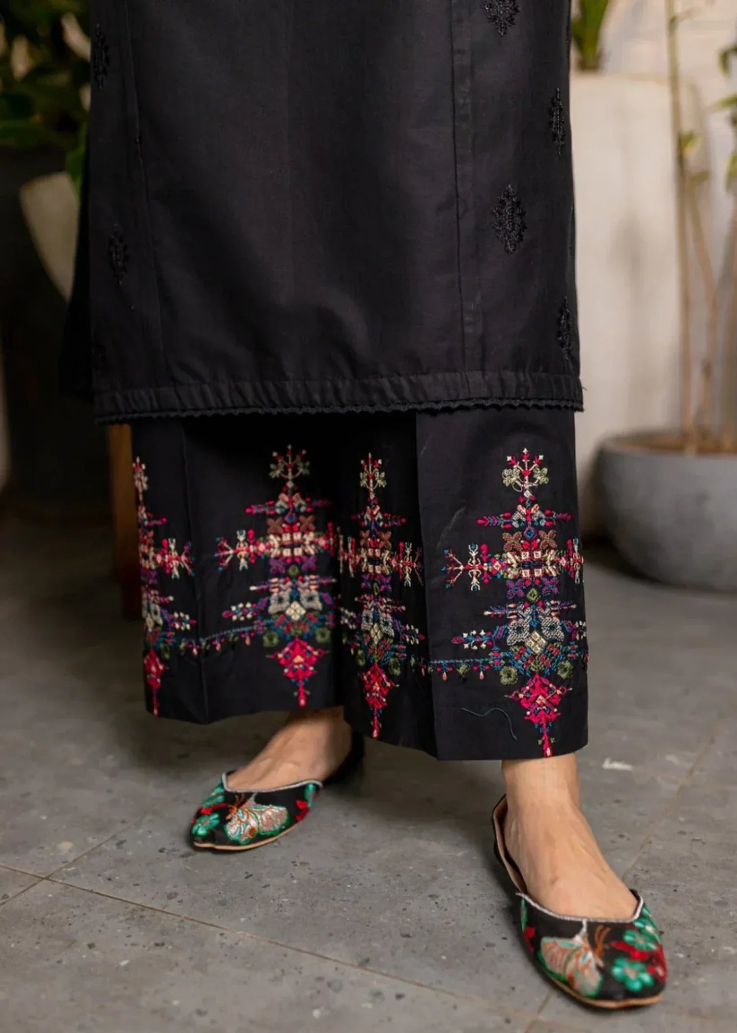 The Turkish Wear AALIYAH EMBROIDERED KURTA SET Women 2pcs