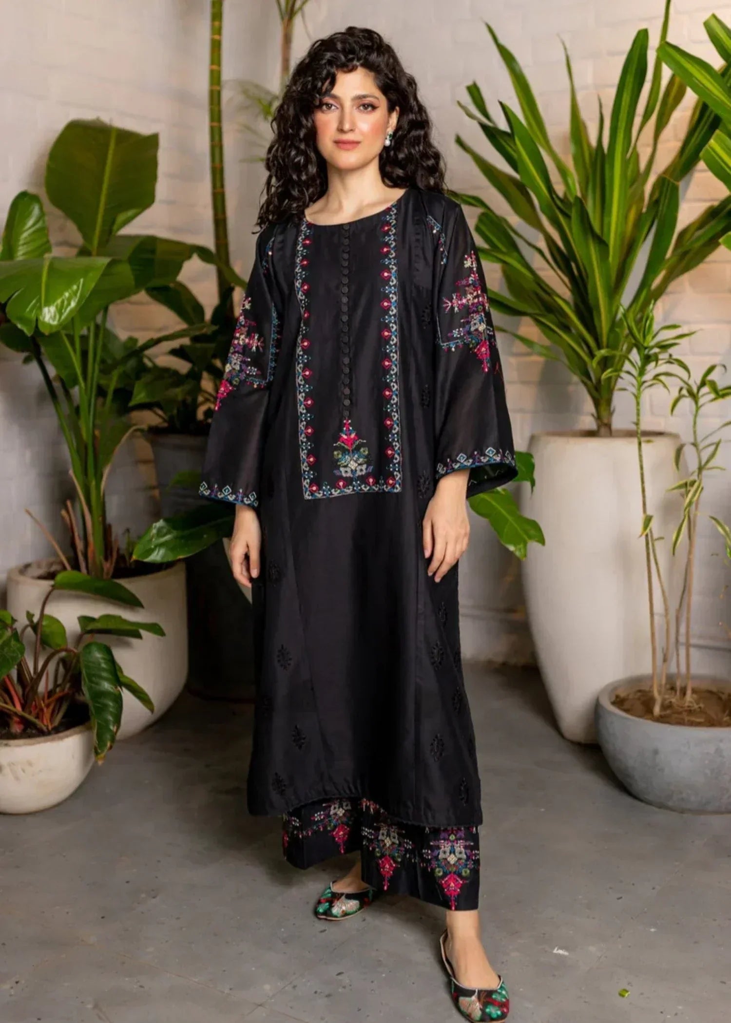 The Turkish Wear AALIYAH EMBROIDERED KURTA SET Women 2pcs