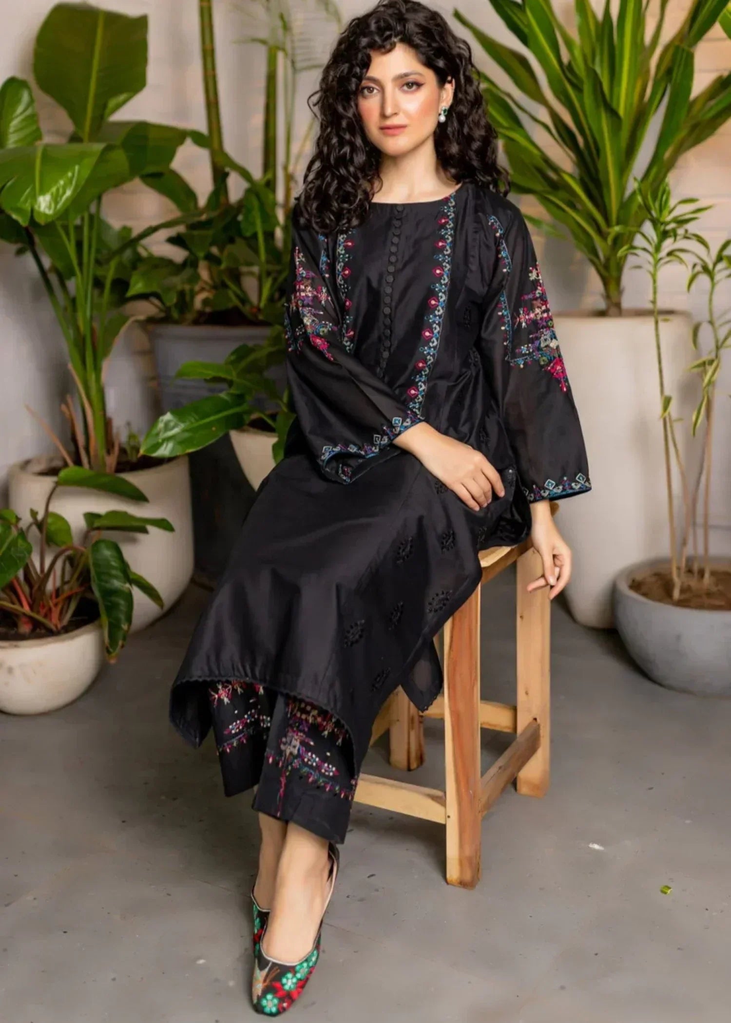 The Turkish Wear AALIYAH EMBROIDERED KURTA SET Women 2pcs