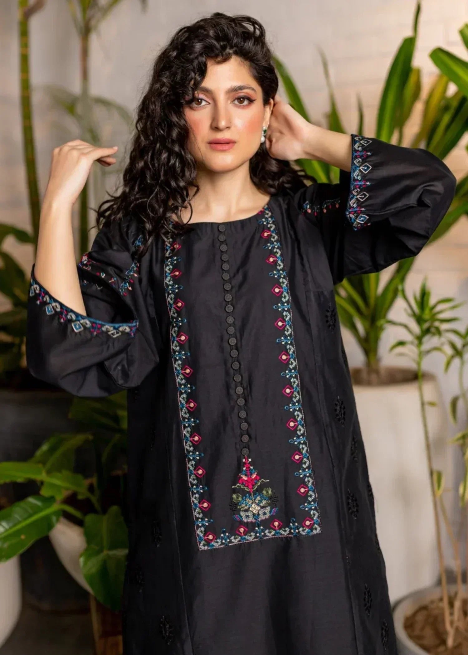 The Turkish Wear AALIYAH EMBROIDERED KURTA SET Women 2pcs