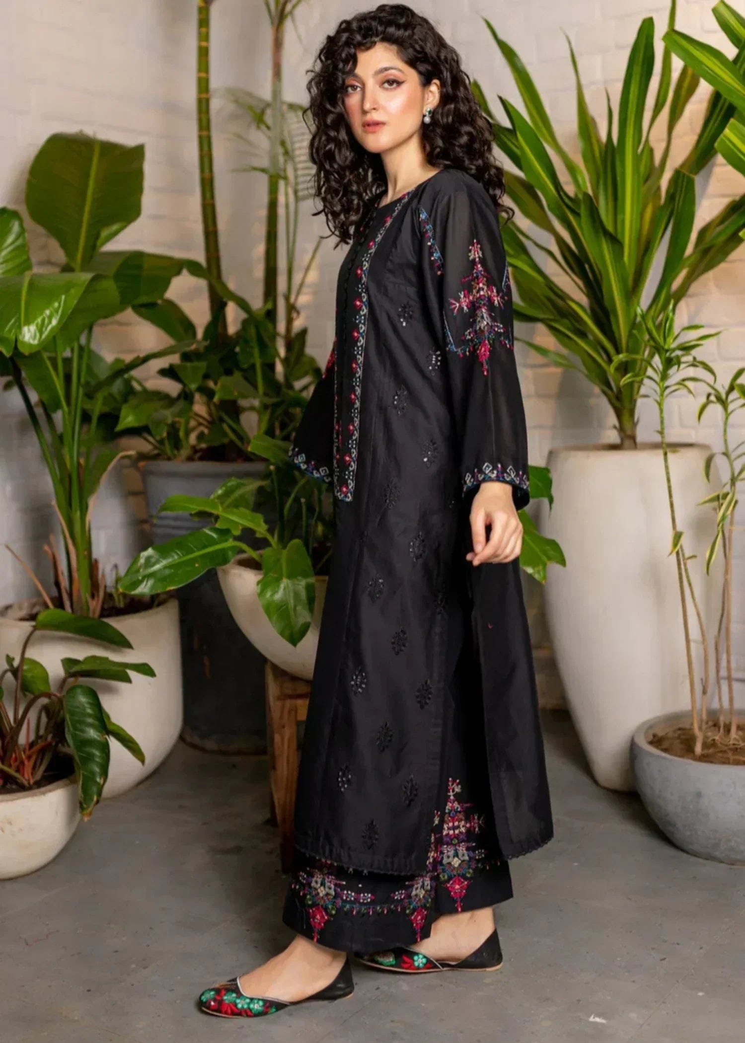 The Turkish Wear AALIYAH EMBROIDERED KURTA SET Women 2pcs