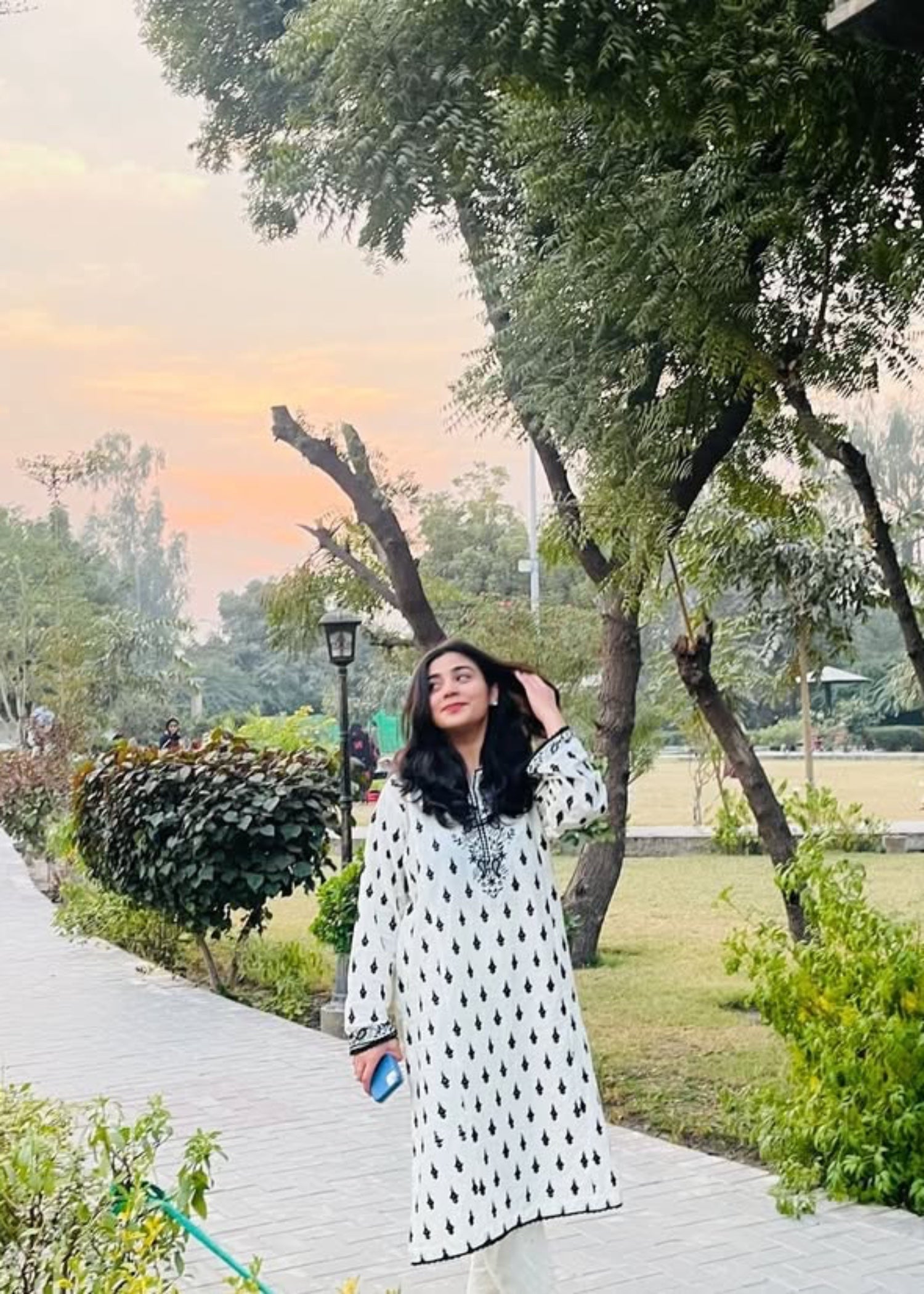 The Turkish Wear OFF WHITE FULLY EMBROIREDED KURTA SET Women 2pcs