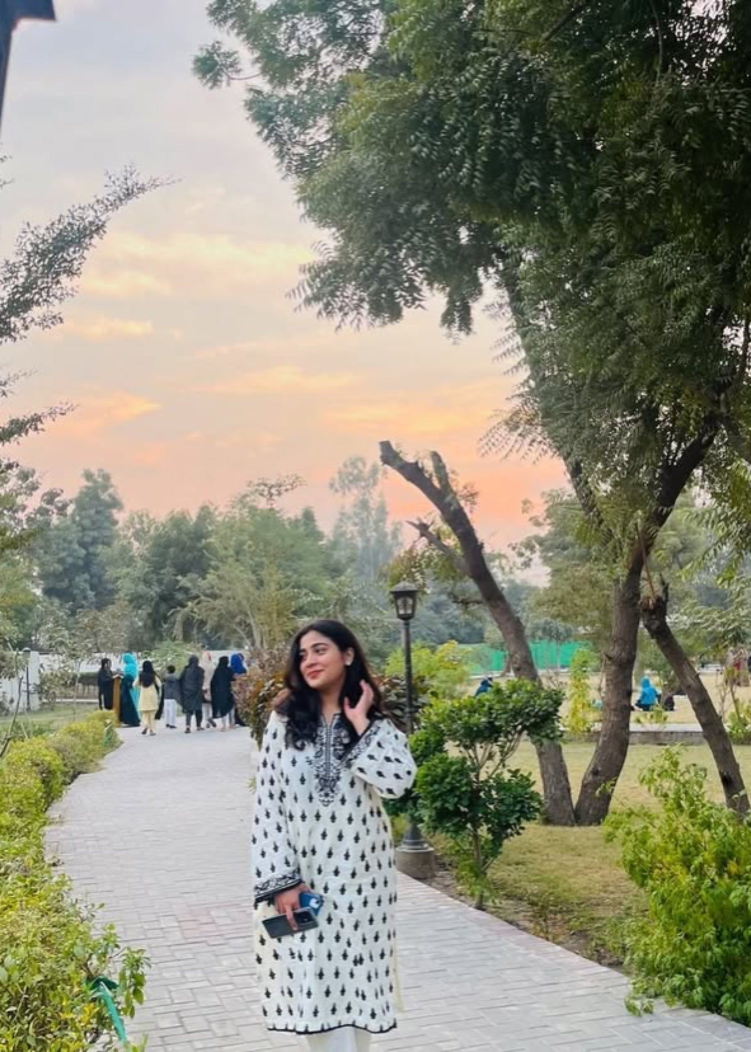 The Turkish Wear OFF WHITE FULLY EMBROIREDED KURTA SET Women 2pcs