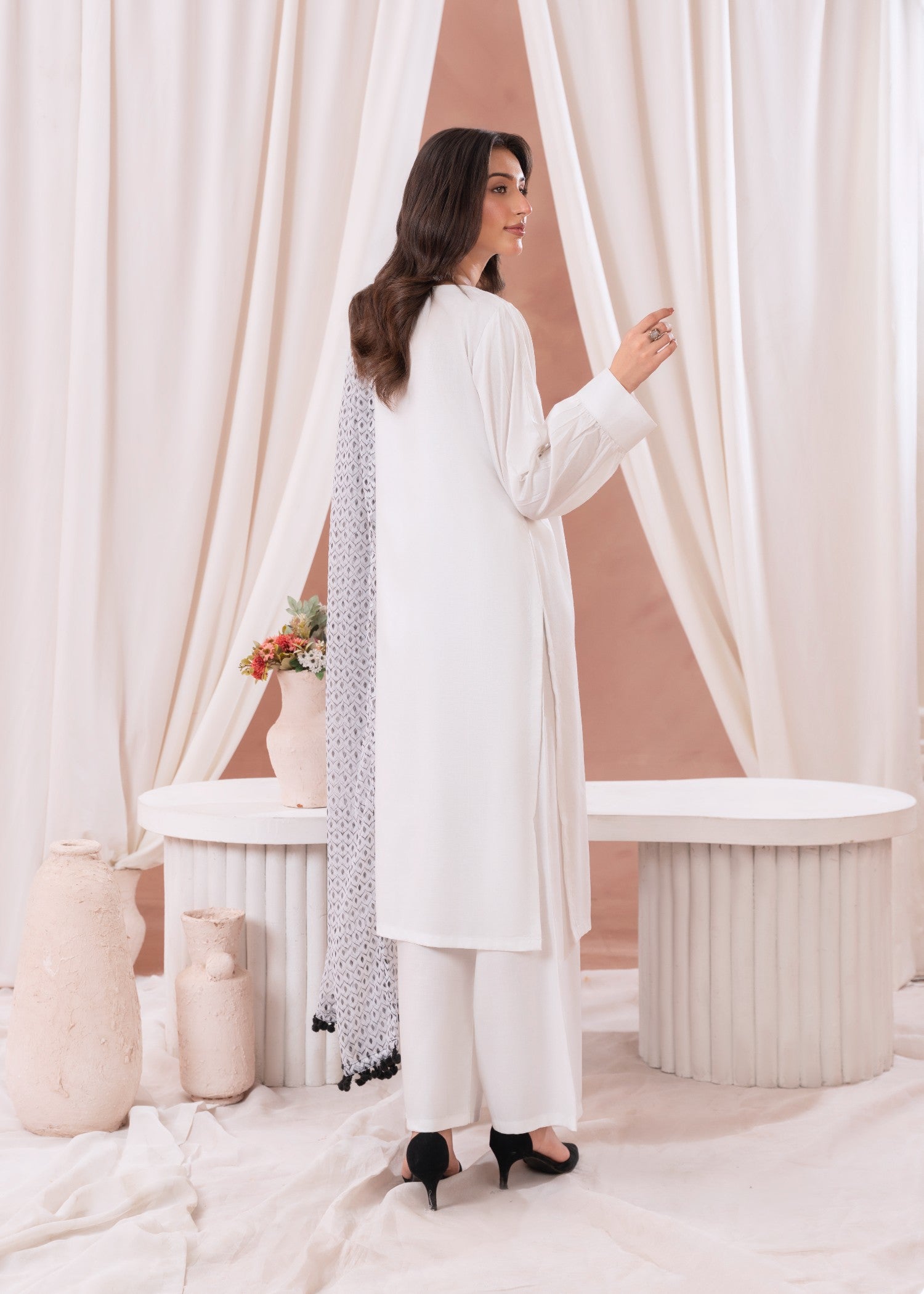 Laal Kurti White Solid Dress With Dupatta Women 3pcs