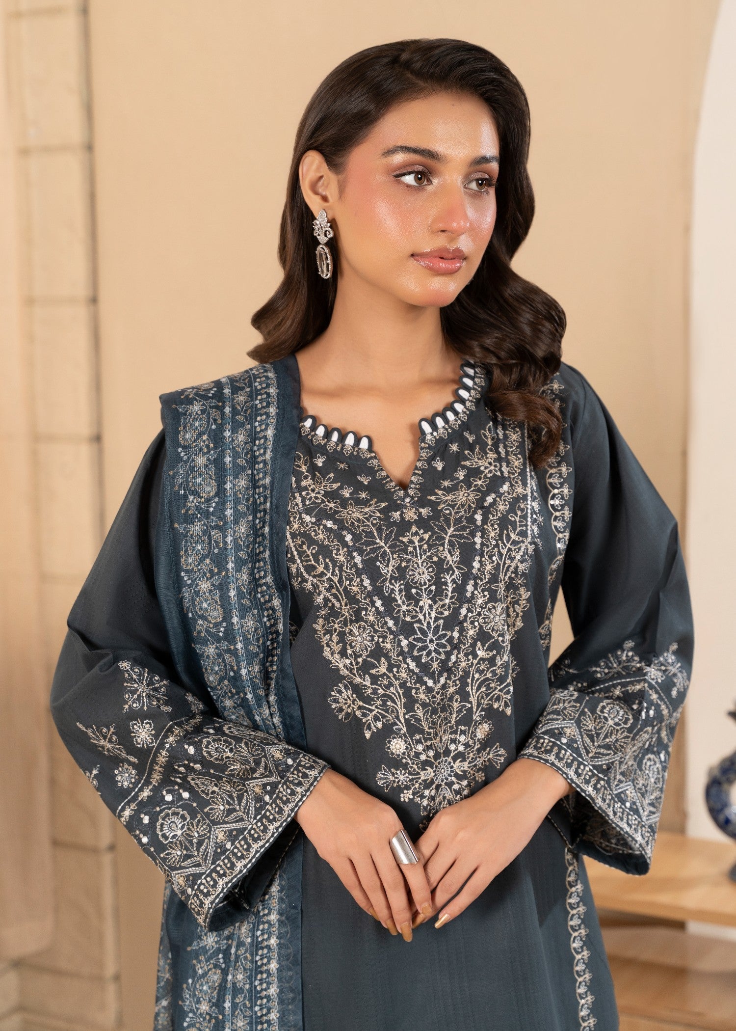 Avira Pret Amal Women 3pcs