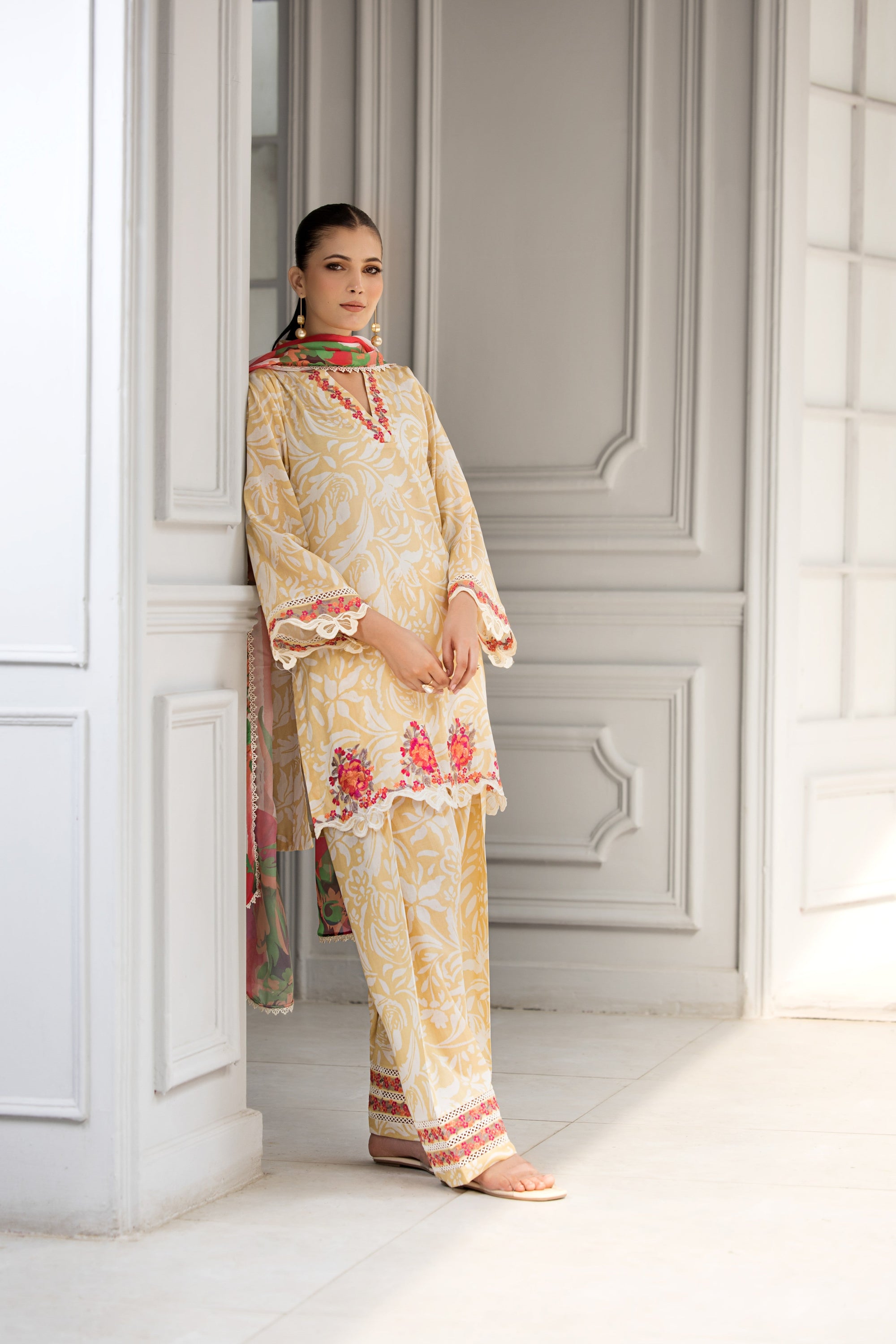 Afiay Clothing Rung Bahar – Embroidered Lawn Suit with Farshi Shalwar & Silk Dupatta Women 3pcs