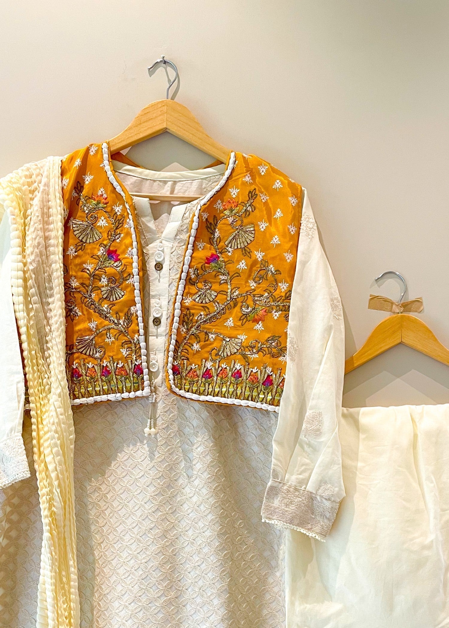 Avira Pret Andaleeb Women 4pcs