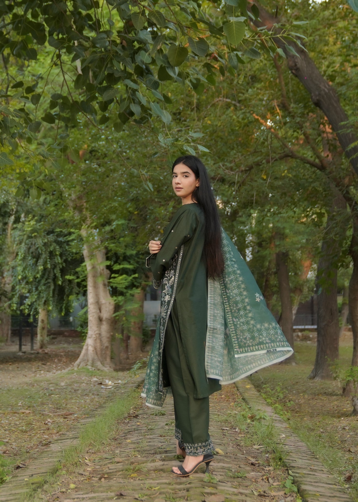 Attirepret – Deep Green Cotton Embroidered Suit Women 3pcs