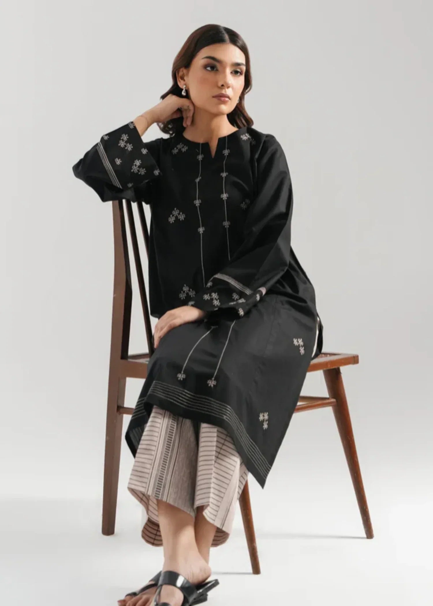 Zeen EMBROIDERED SUIT WAM25218 Women 2pcs