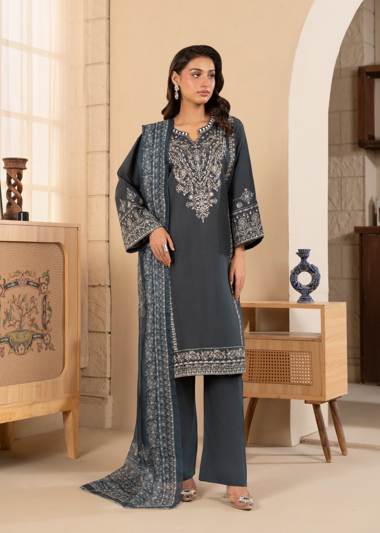 Avira Pret Amal Women 3pcs