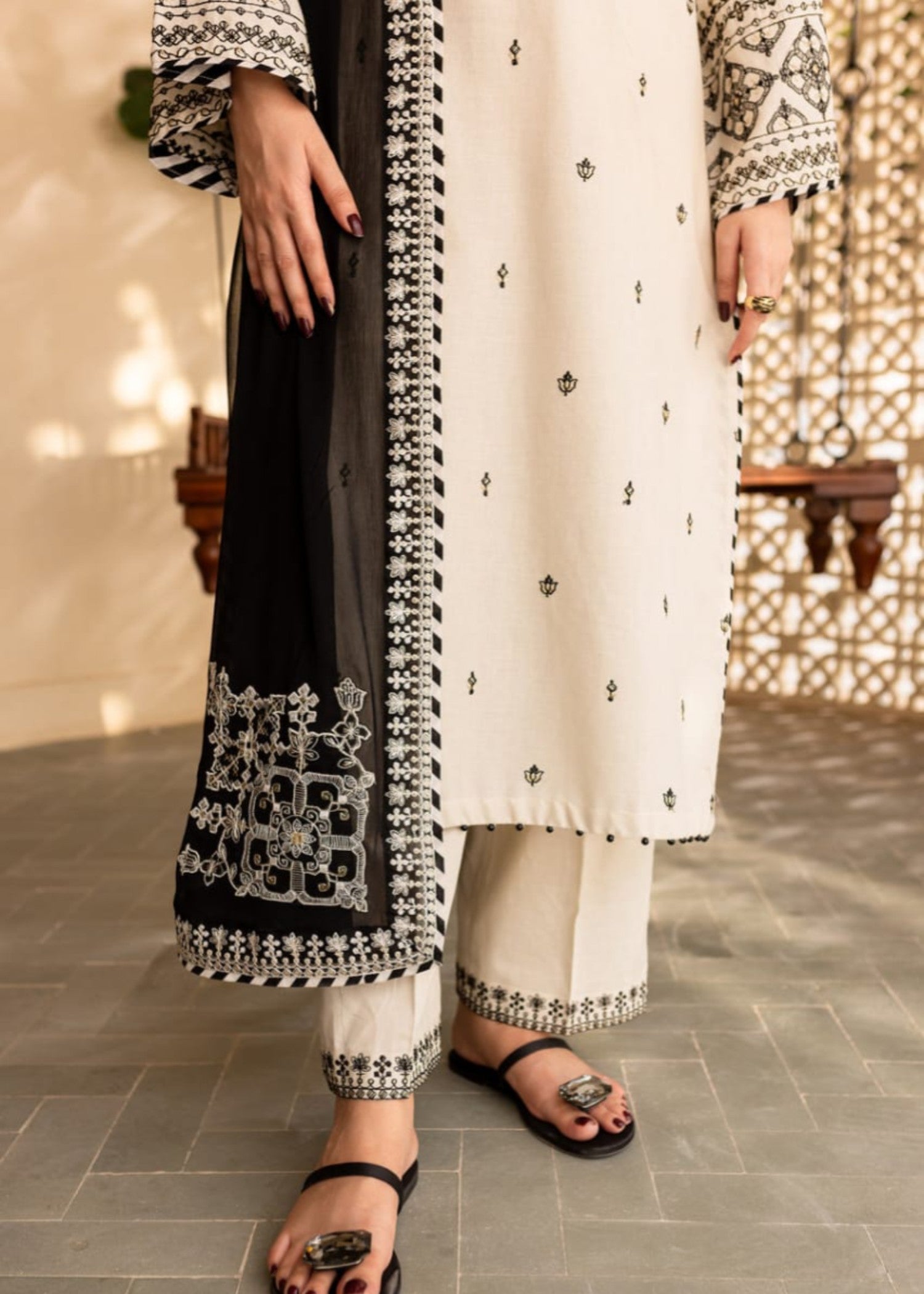 Shehroz Fashion ARFA LAWN EMBROIDERY SUIT Women 3pcs