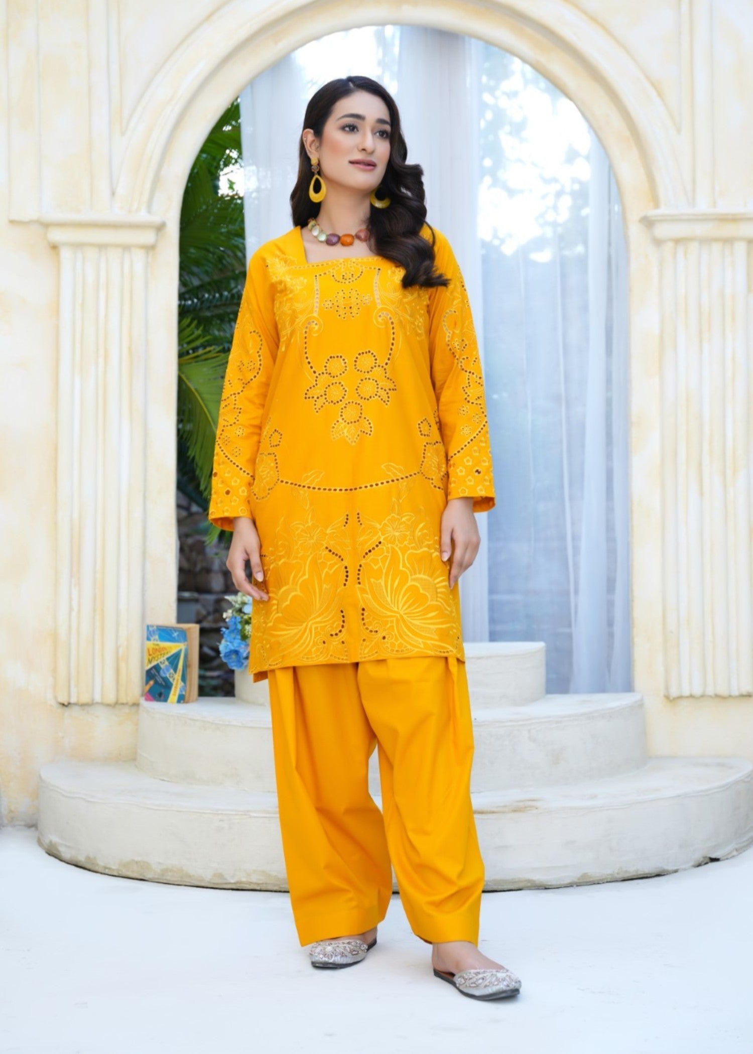 H&U Collection Golden Marigold Women 2pcs