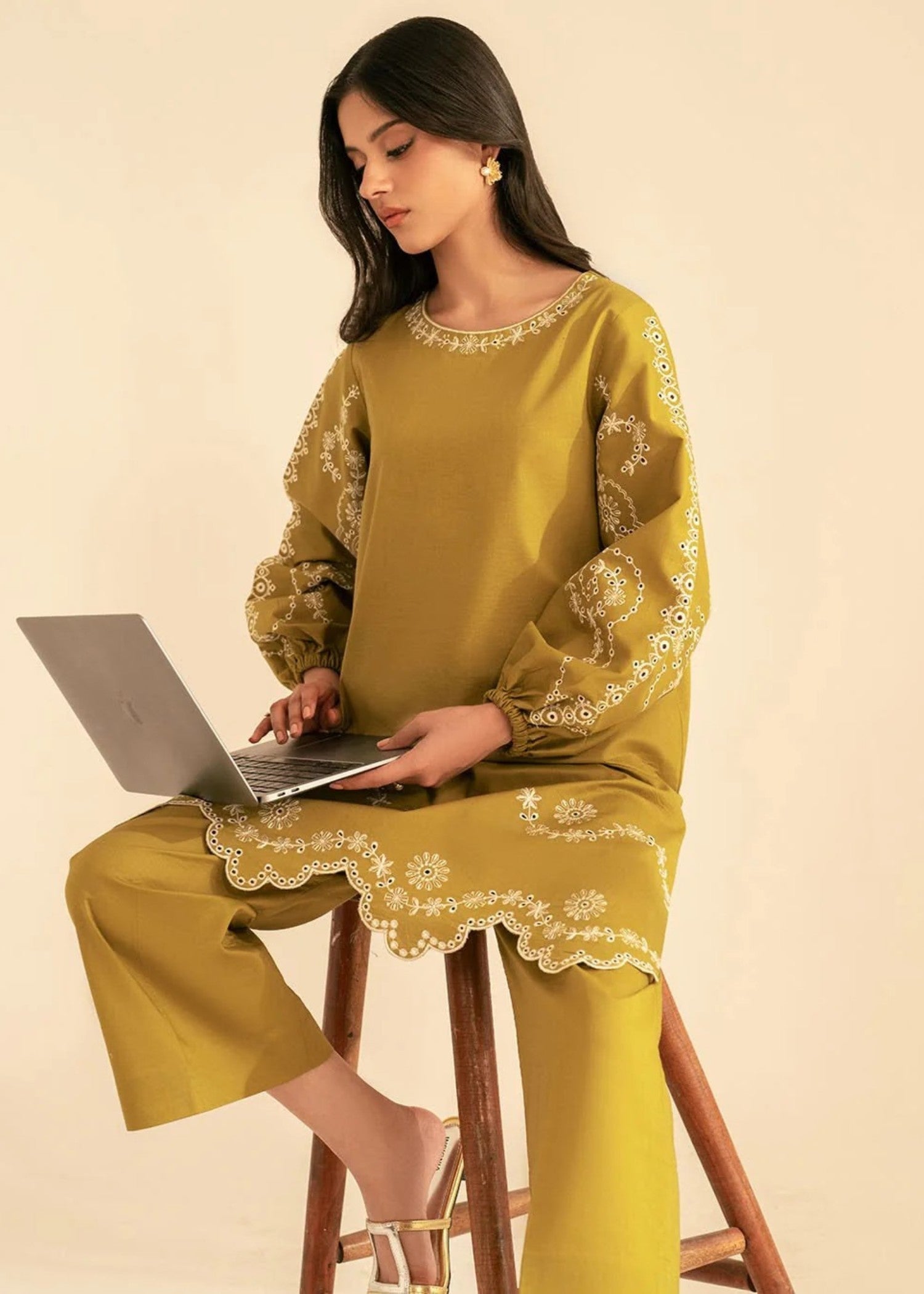 Chaudhary Arts Prishay Embroidered Women 2pcs