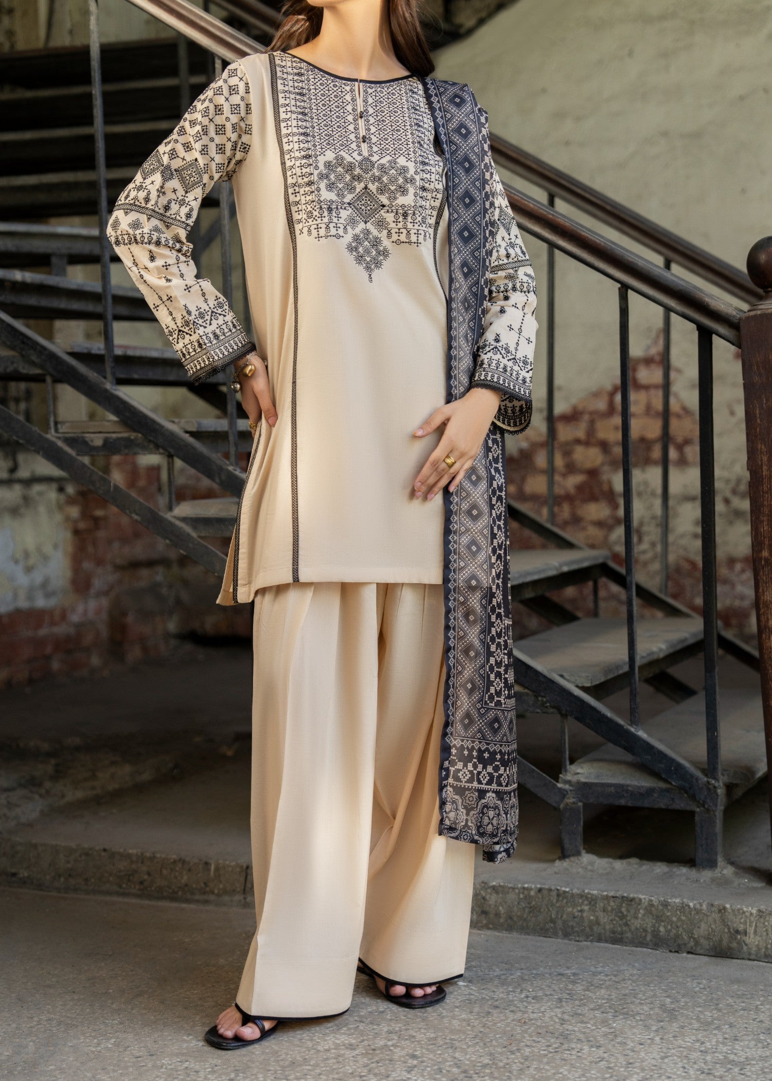 Casual Lite Cotton Emb Suit Beige Women 3pcs