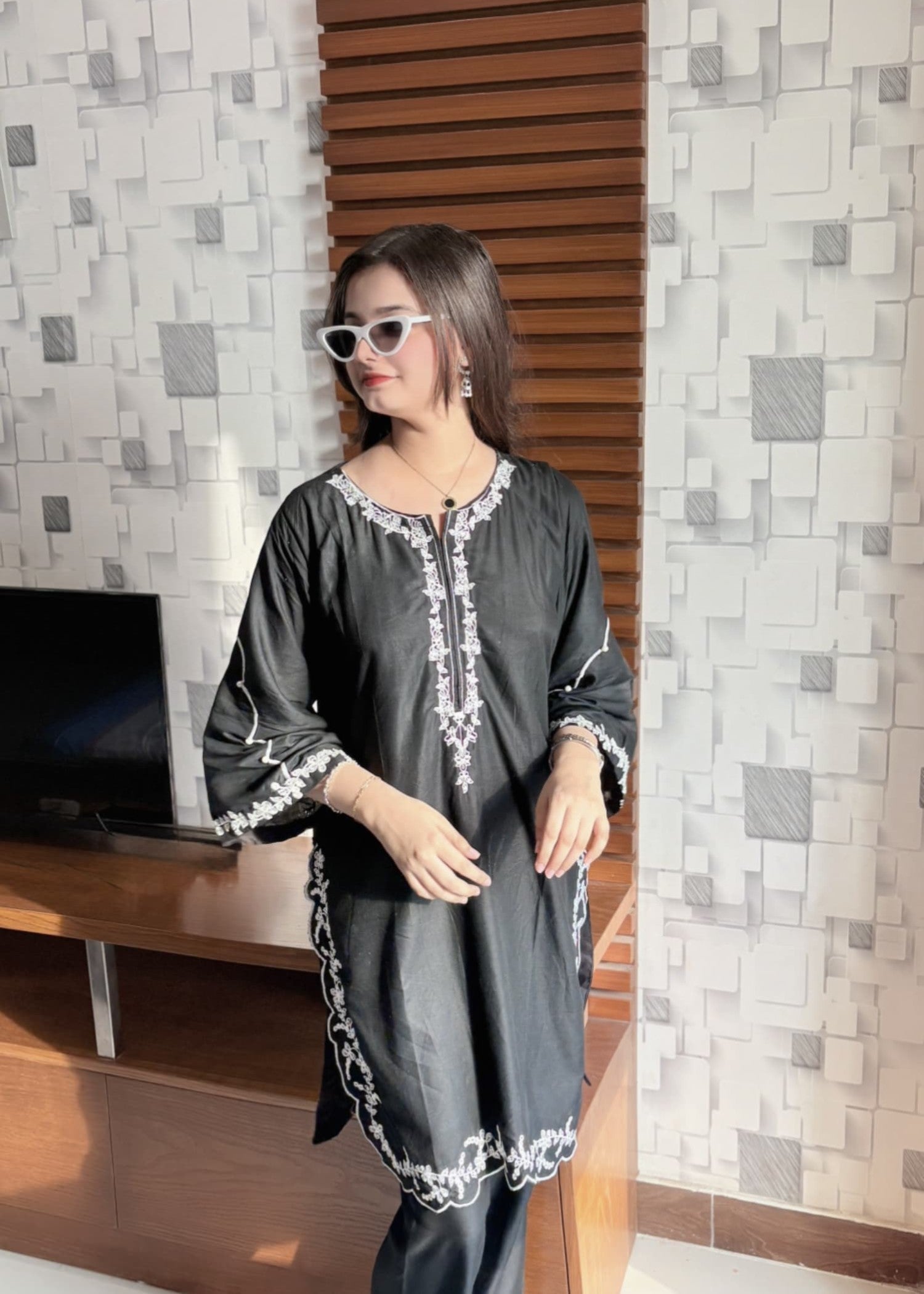 Sabahaats Black Linen Cutwork Embroidered Kurti & Trouser Set Women 2pcs