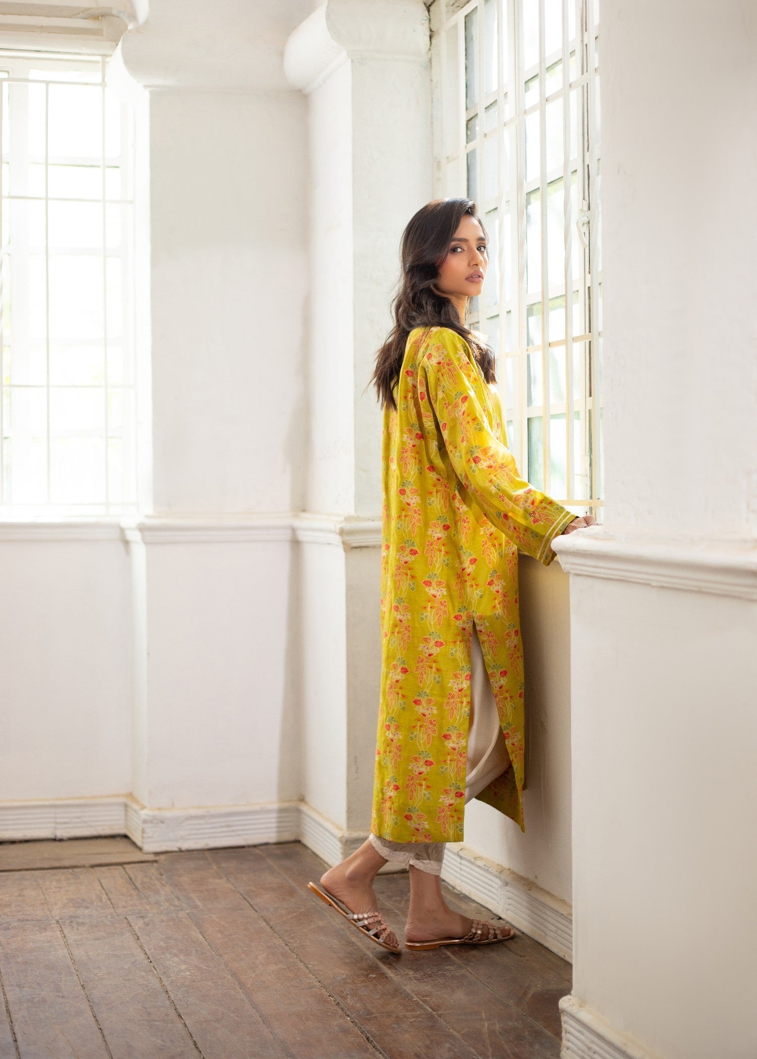 Azulie Green Woven Kurta by Women 1pcs