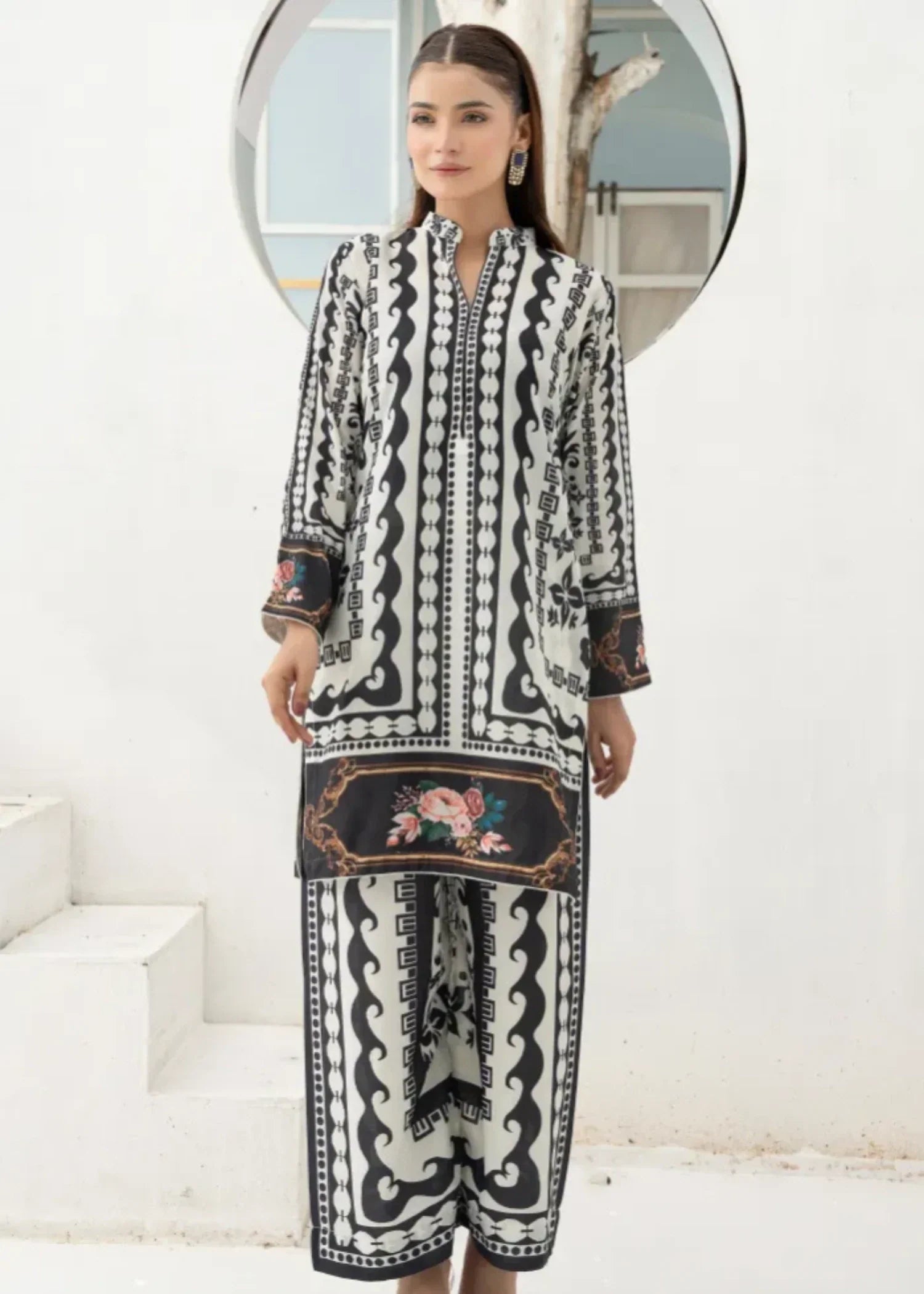 Designer Rack grip silk white n black Women 2pcs