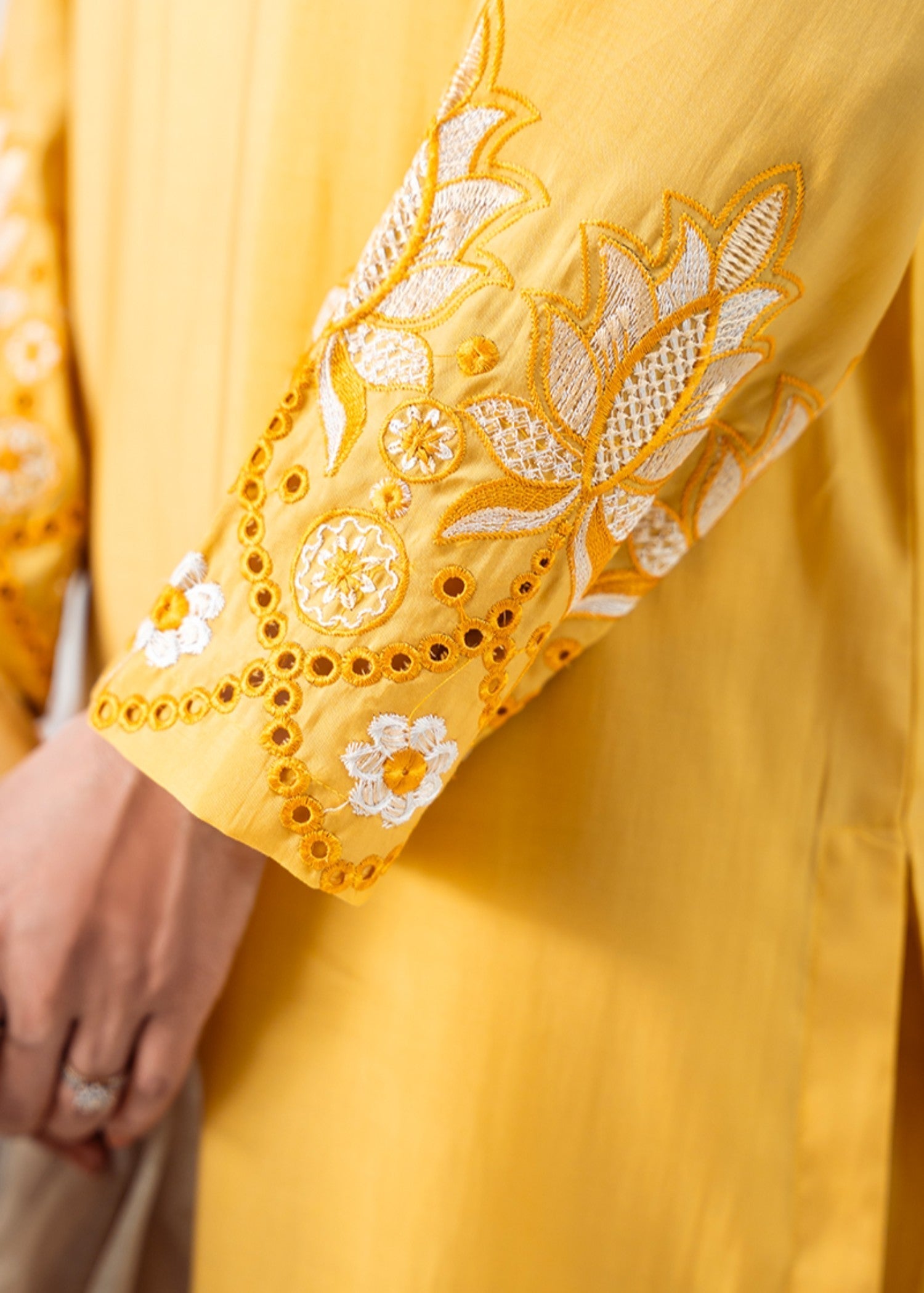 Kross Kulture Embroidered silk Lawn Suit 01642 Women 3pcs