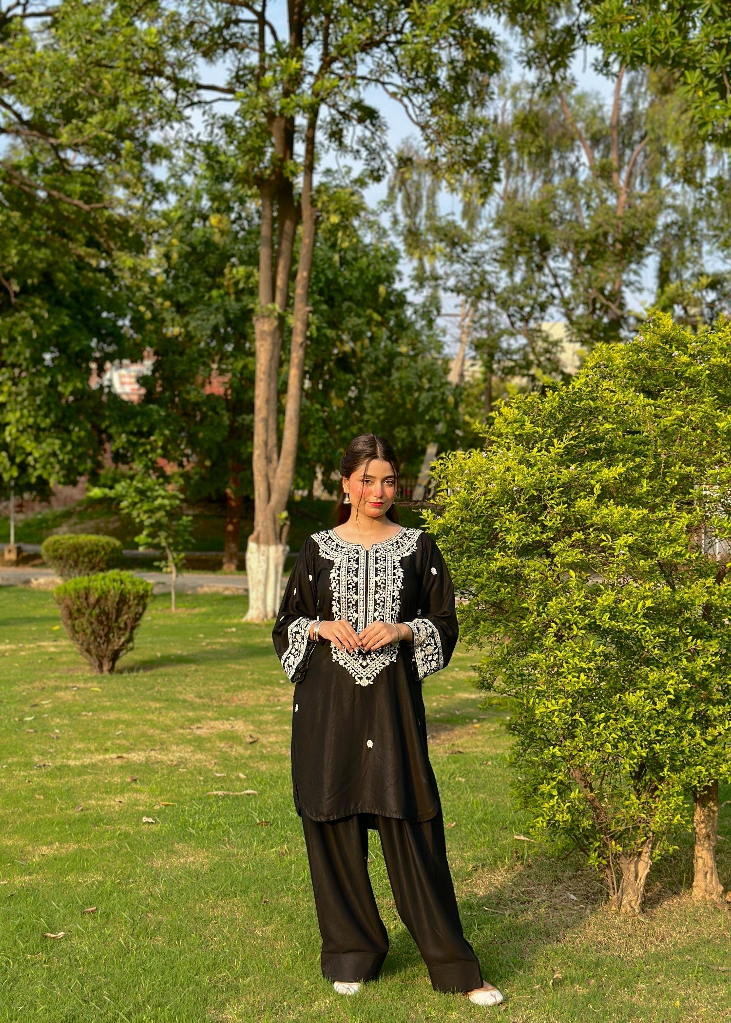 Kashqai Black Aura Farshi Shalwar Women 2pcs