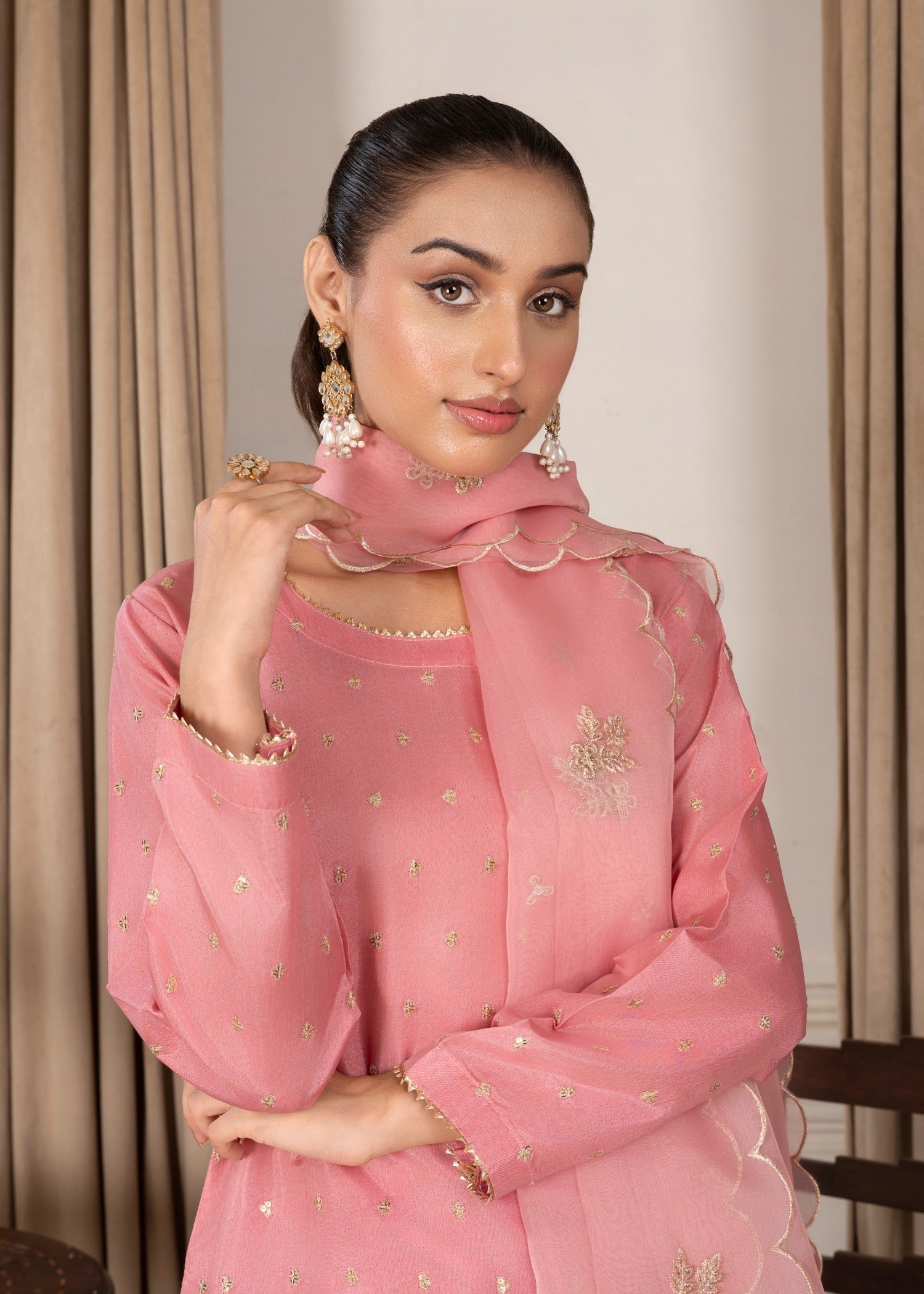 Avira Pret Parishay Women 3pcs