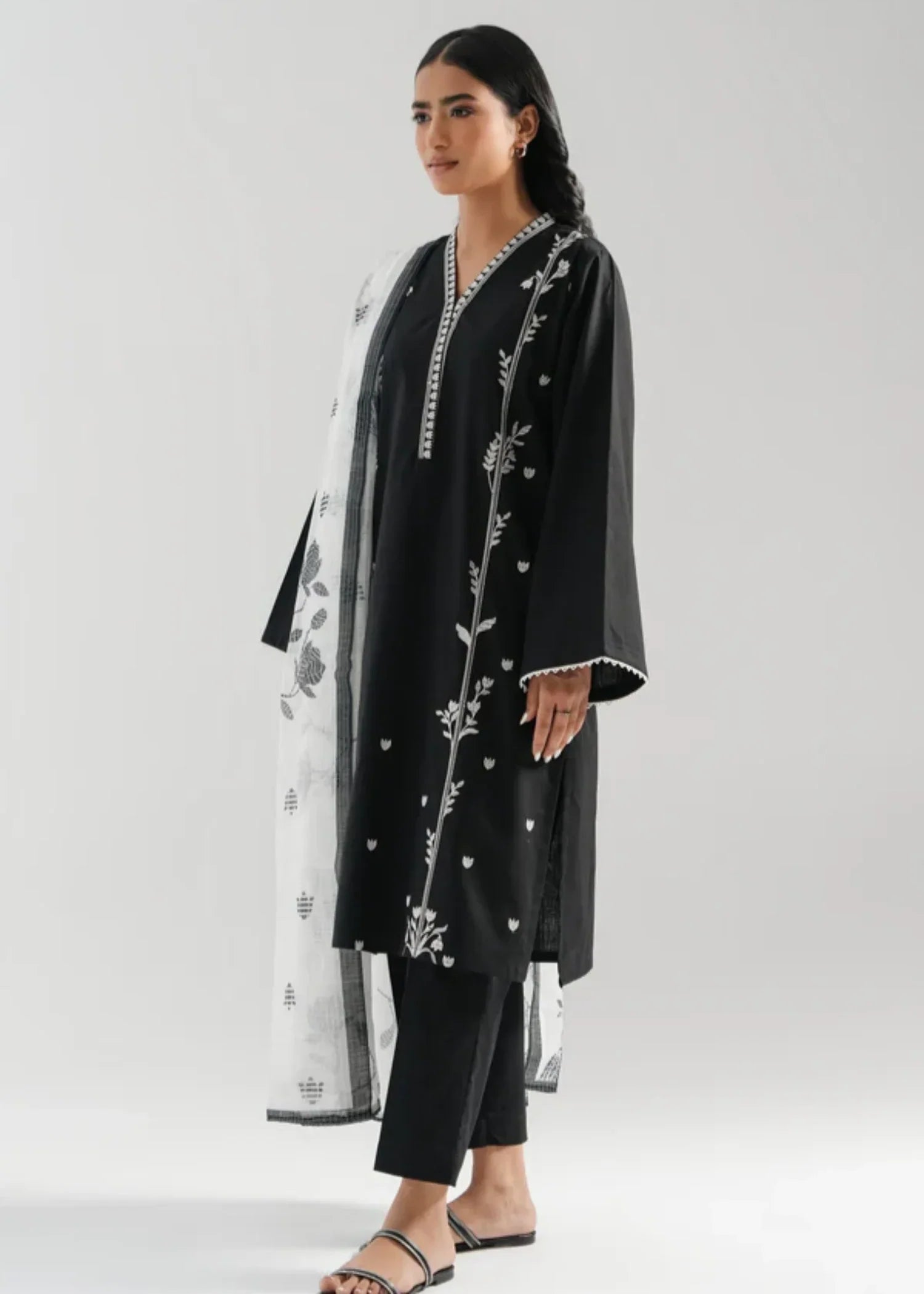 Zeen EMBROIDERED SUIT WAM35210 Women 3pcs