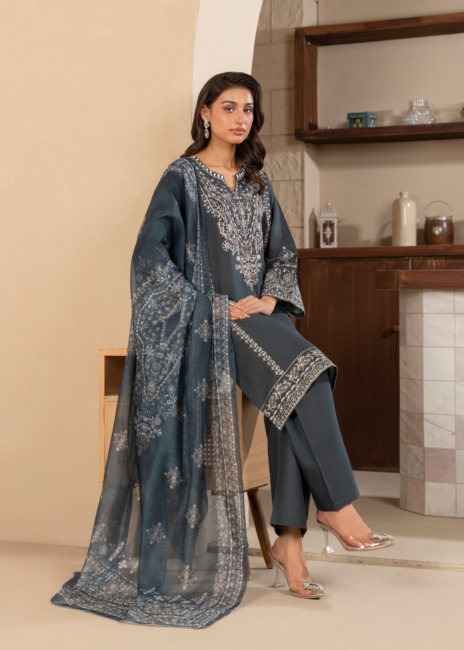 Avira Pret Amal Women 3pcs