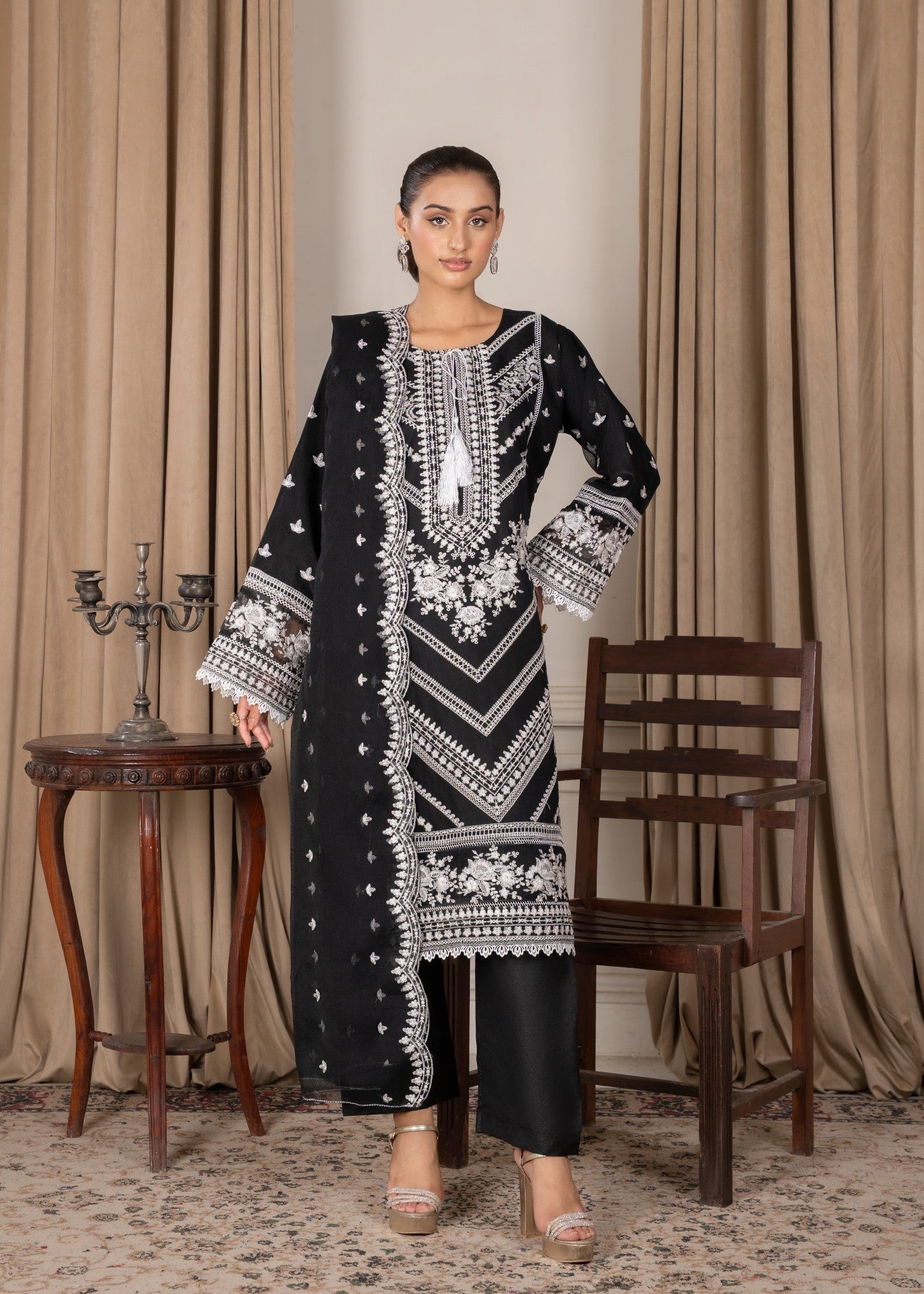 Avira Pret Paaras Women 3pcs