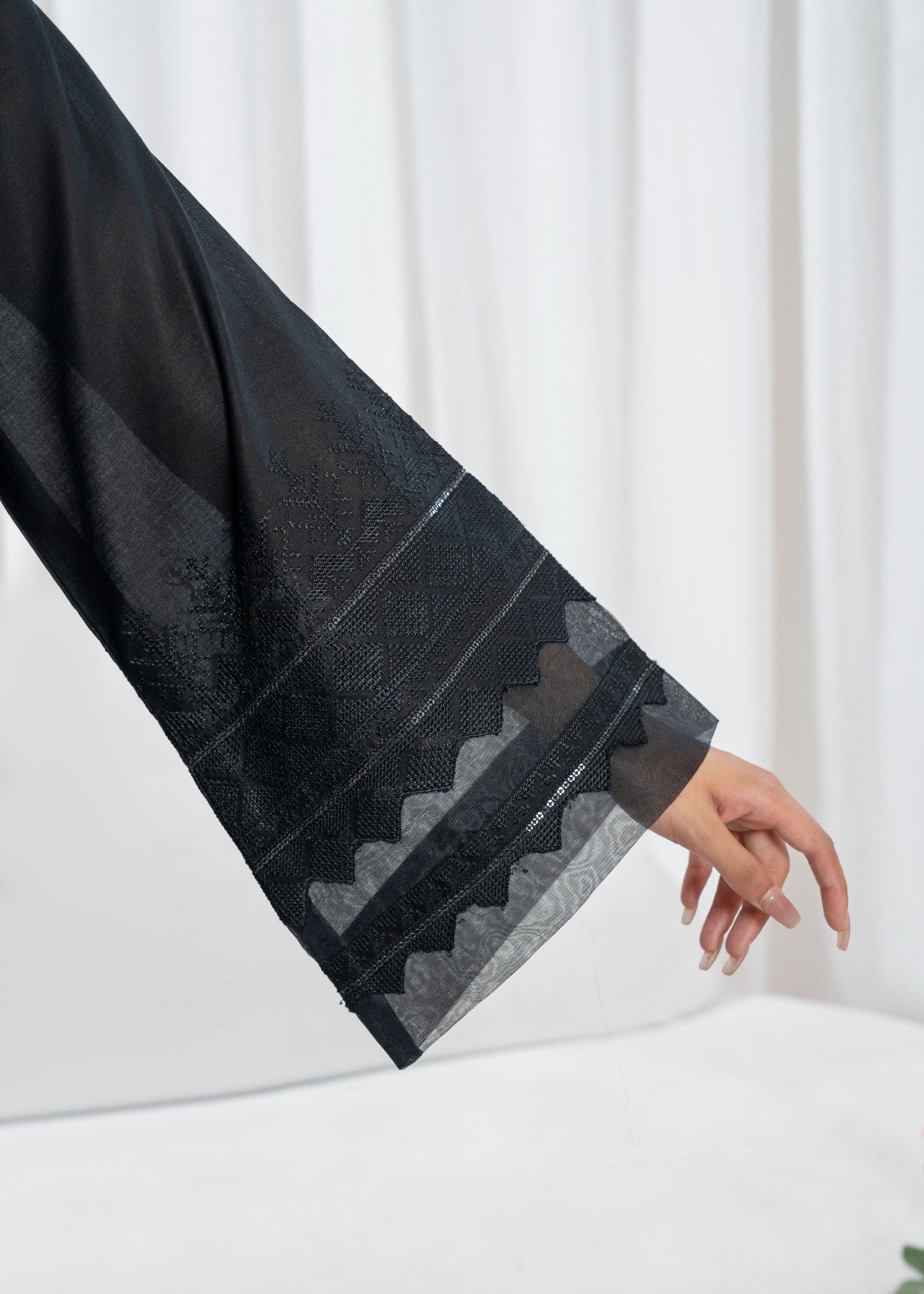 Zoya&Zafar Monochrome Women 2pcs