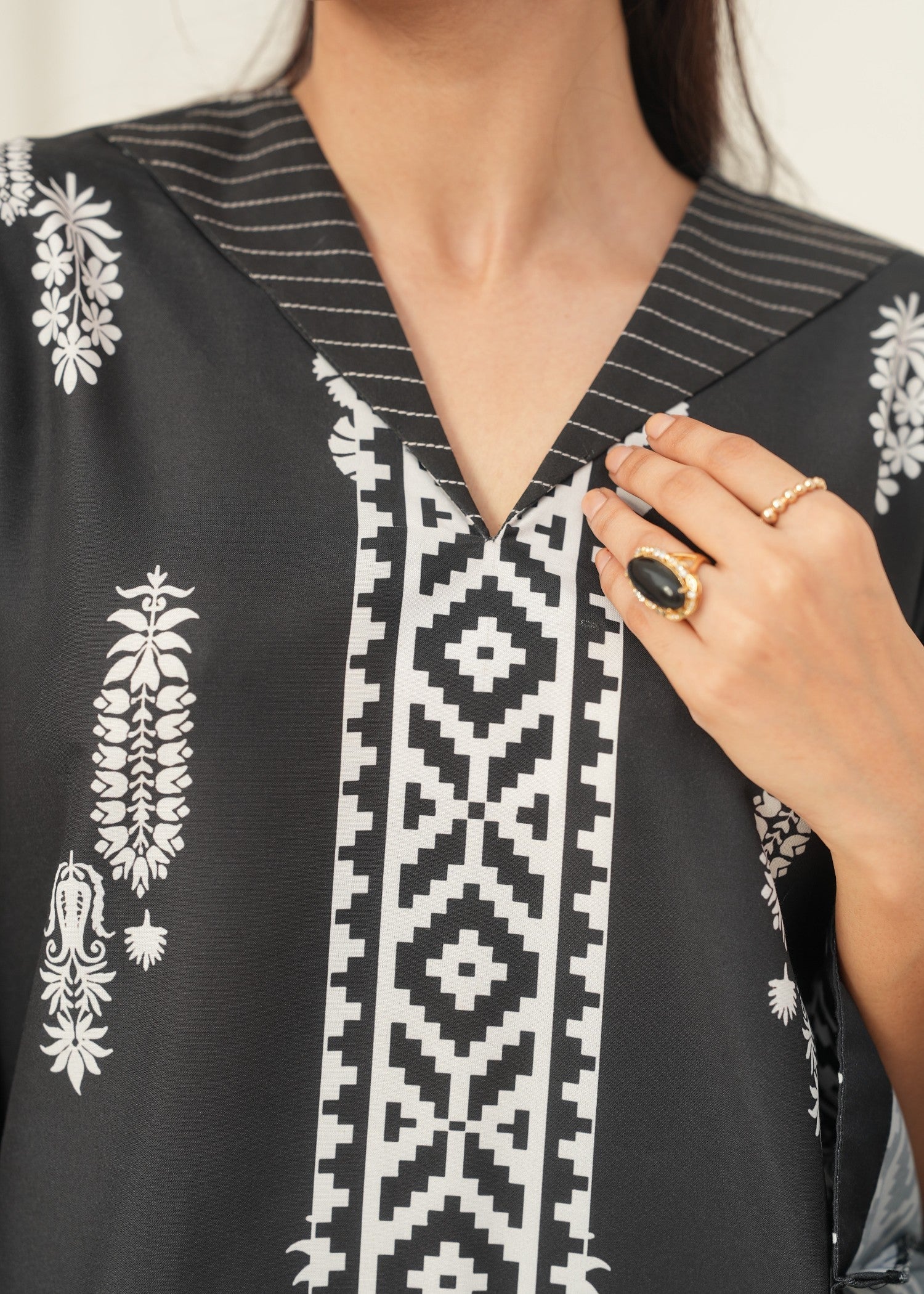 Nairah Tiara Women 2pcs