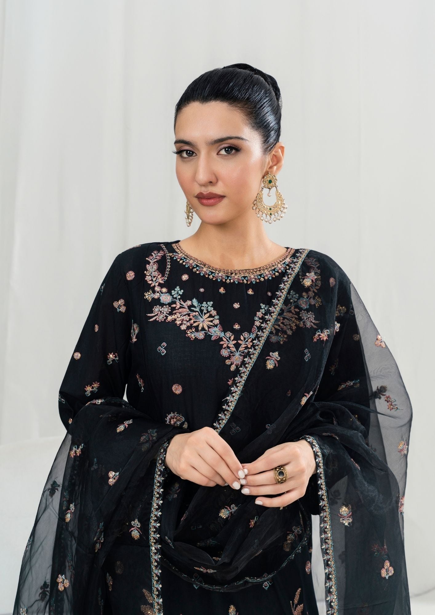 Alfatah Pret Embroidered Lawn ZAUQ S25 0101 Women 3pcs