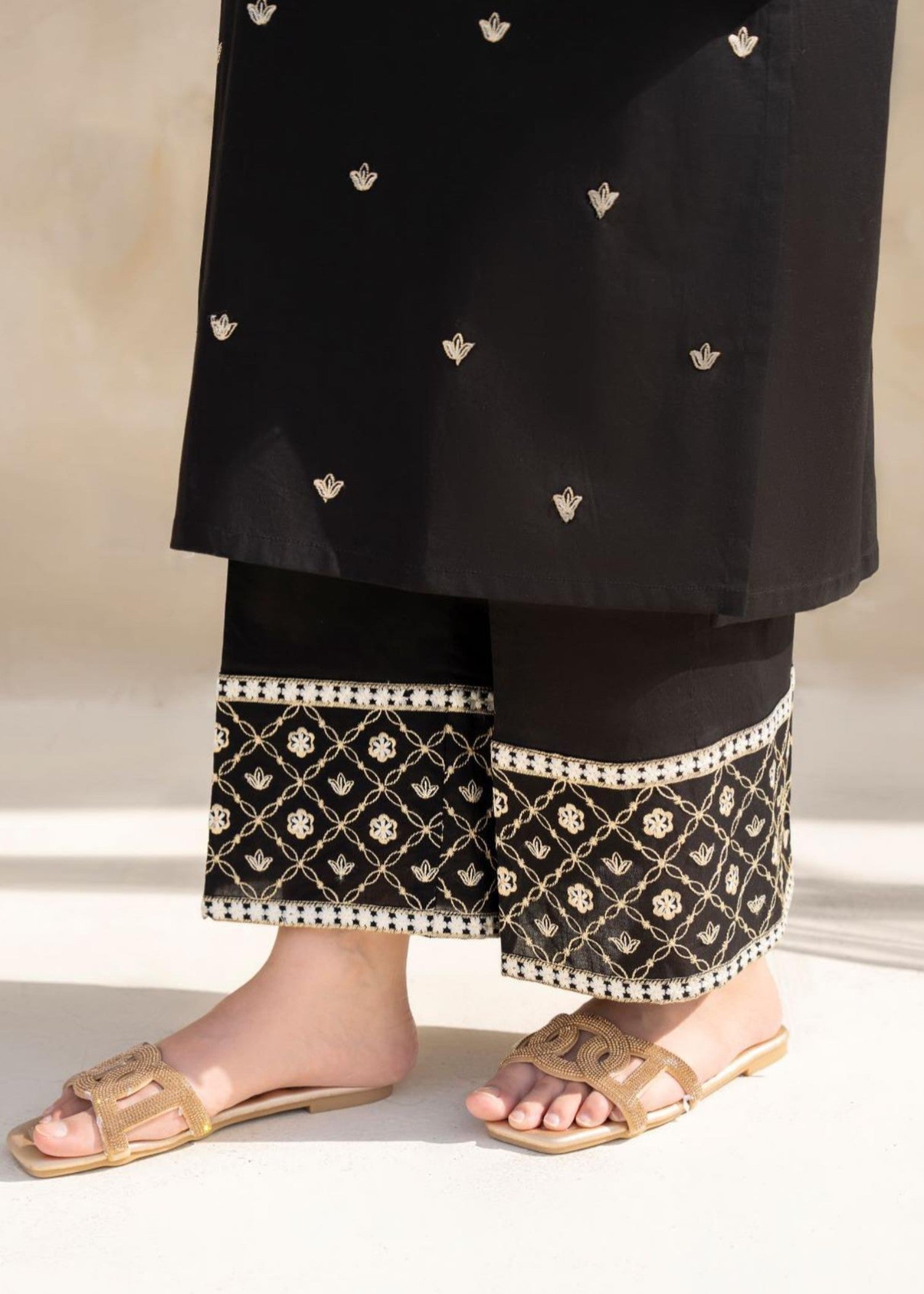 Kunaar Grace Black Women 2pcs