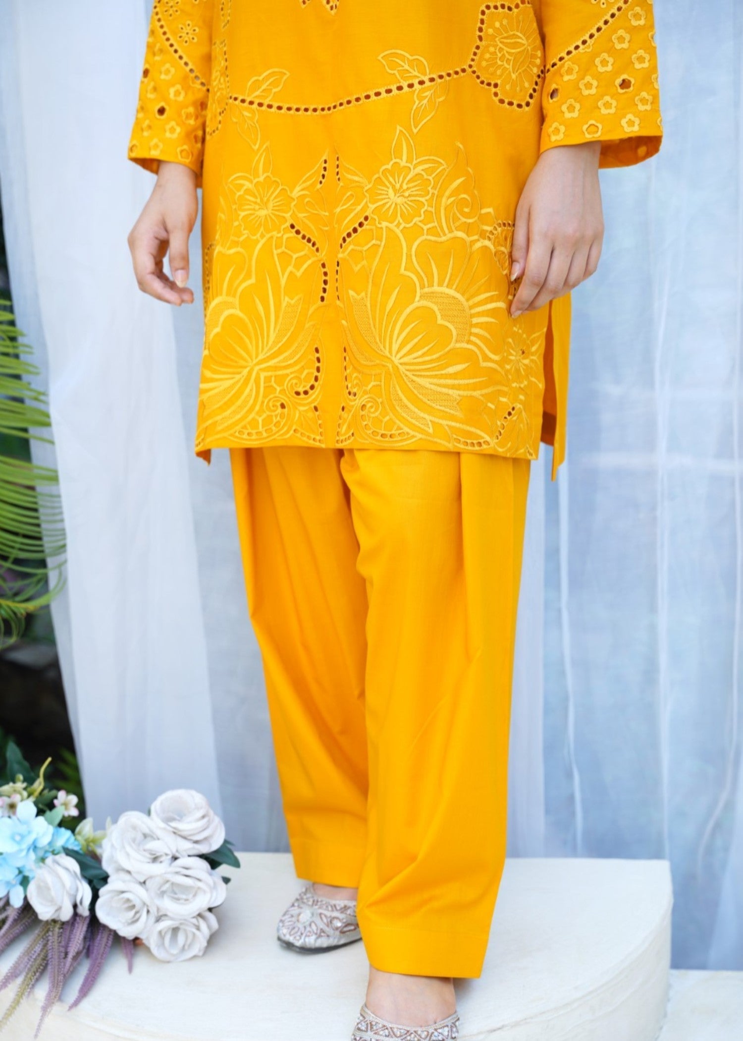 H&U Collection Golden Marigold Women 2pcs