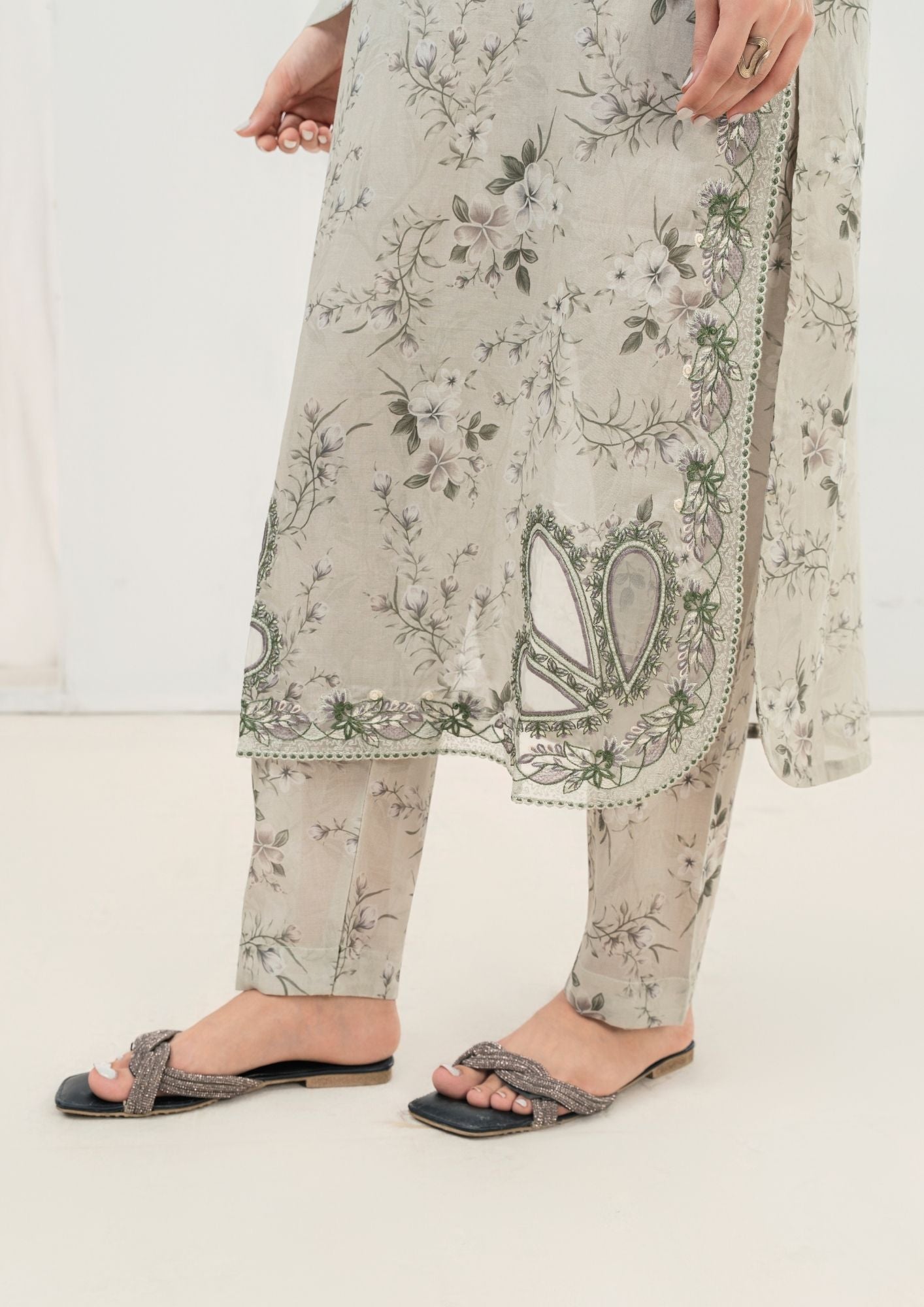 Alfatah Pret Printed Lawn with Embroidery GULZAAR S25 0011 Women 2pcs