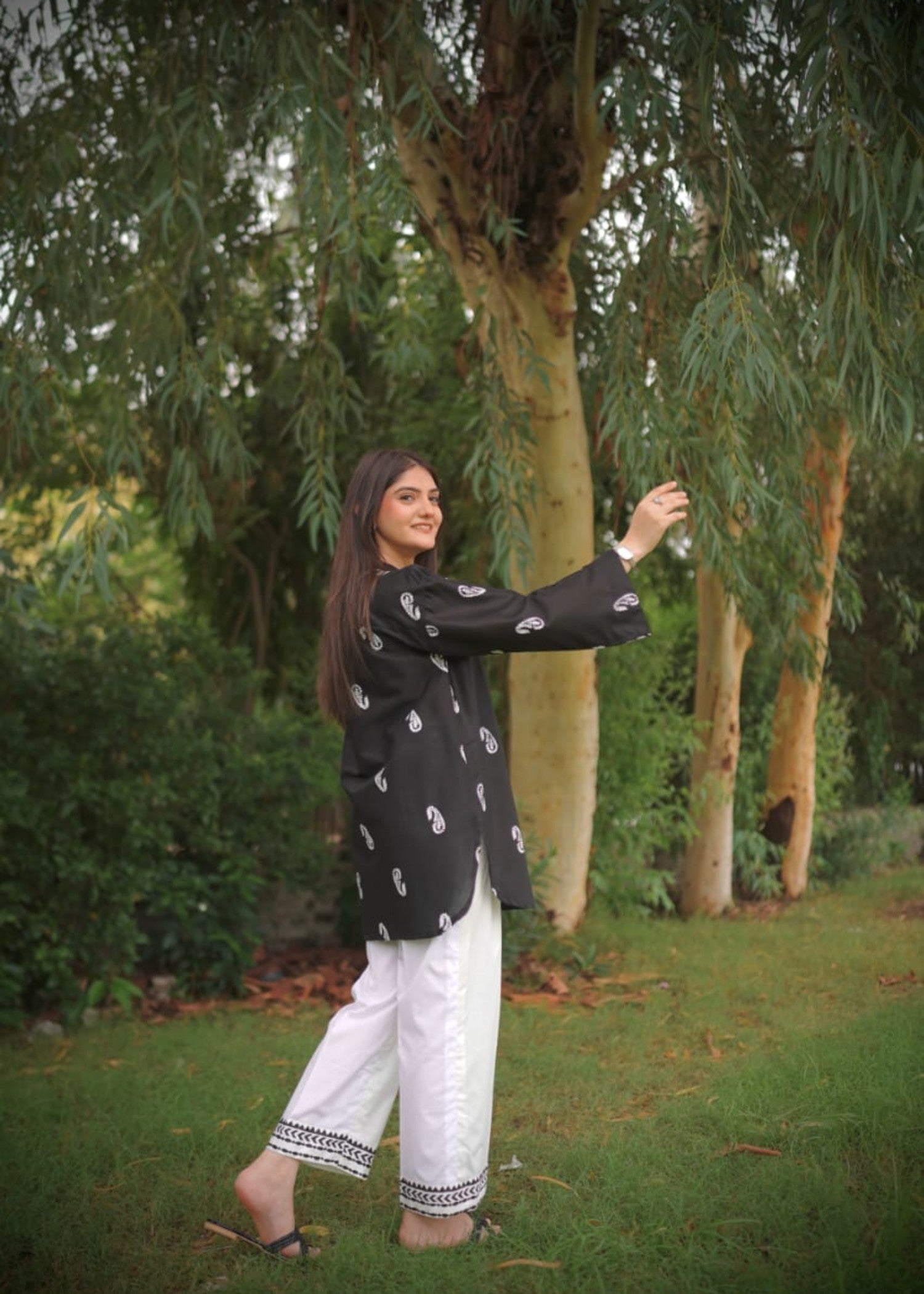 Zarah&Sarah Monochrome Muse Women 2pcs