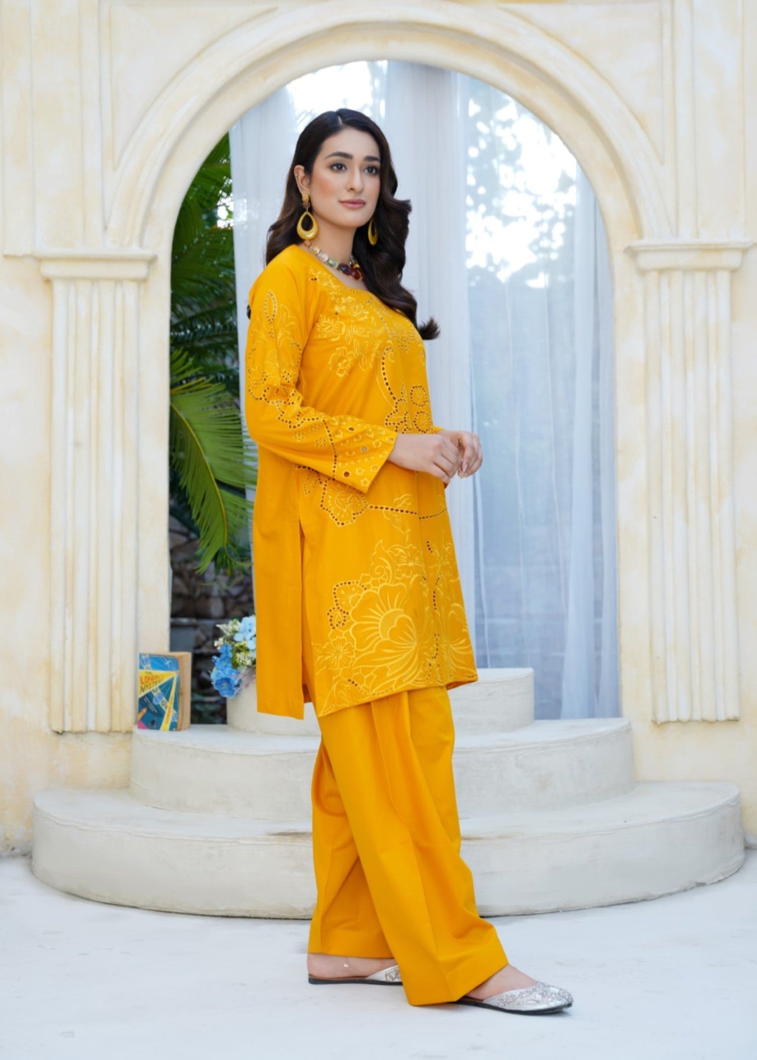 H&U Collection Golden Marigold Women 2pcs