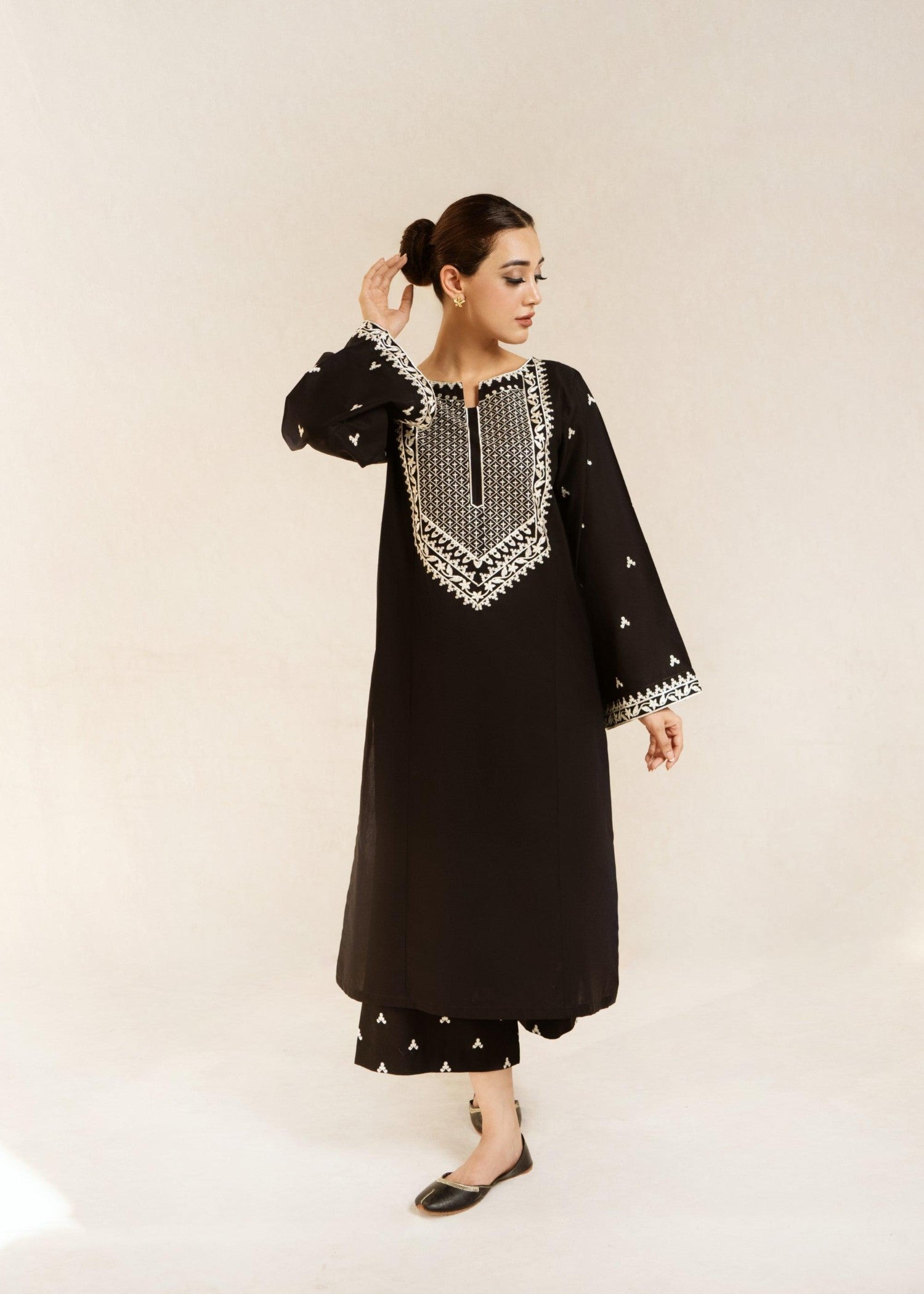 Ramal Tareek embroidered dress Women 2pcs