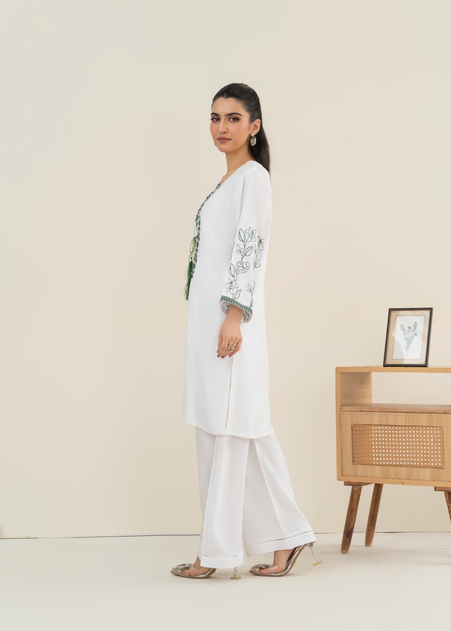 Stylish Collection EMBELLISH WHITE Women 2pcs