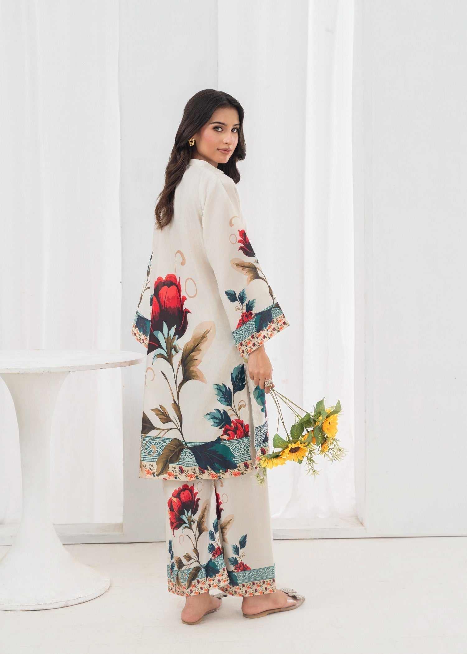 Stylish Collection AROOJ Women 2pcs