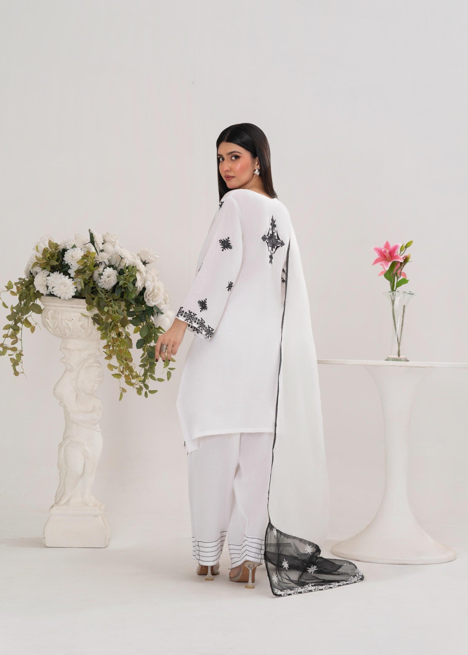 Stylish Collection WHITE CHARM (FARSHI SHALWAR) Women 3pcs