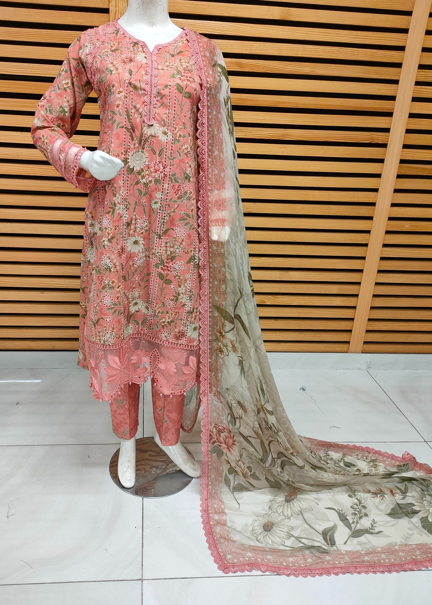 Maria B M.Prints 8A V1 25 Women 3pcs