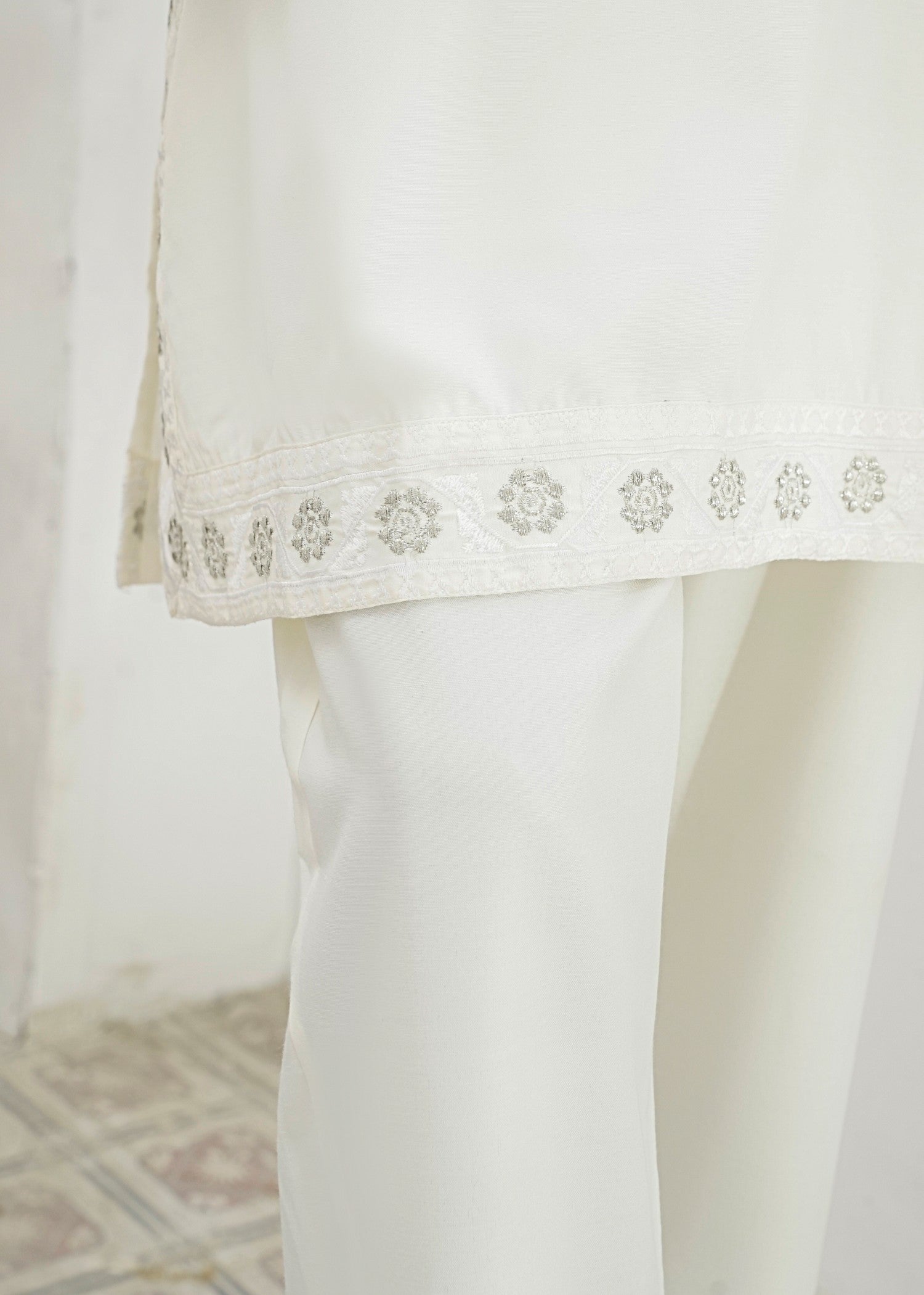 AYLA STUDIO Solid Embroidered SE250405 CHANDNI Women 2pcs