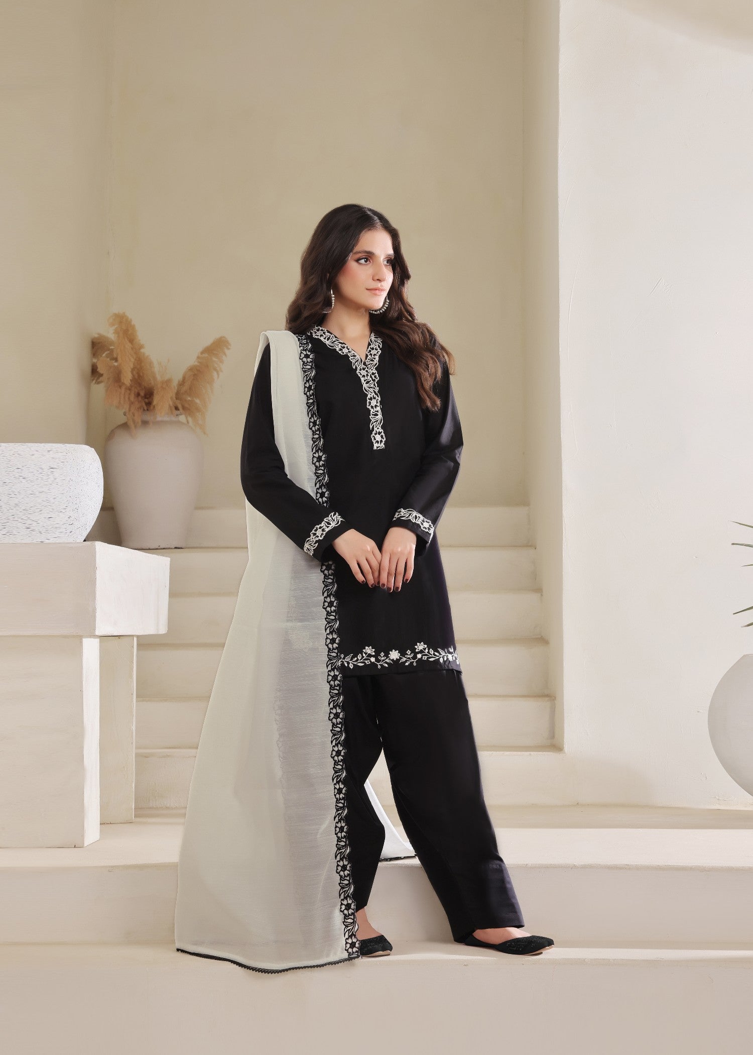 Luxeurs Eclipse Embroidered Lawn Dress Women 3pcs