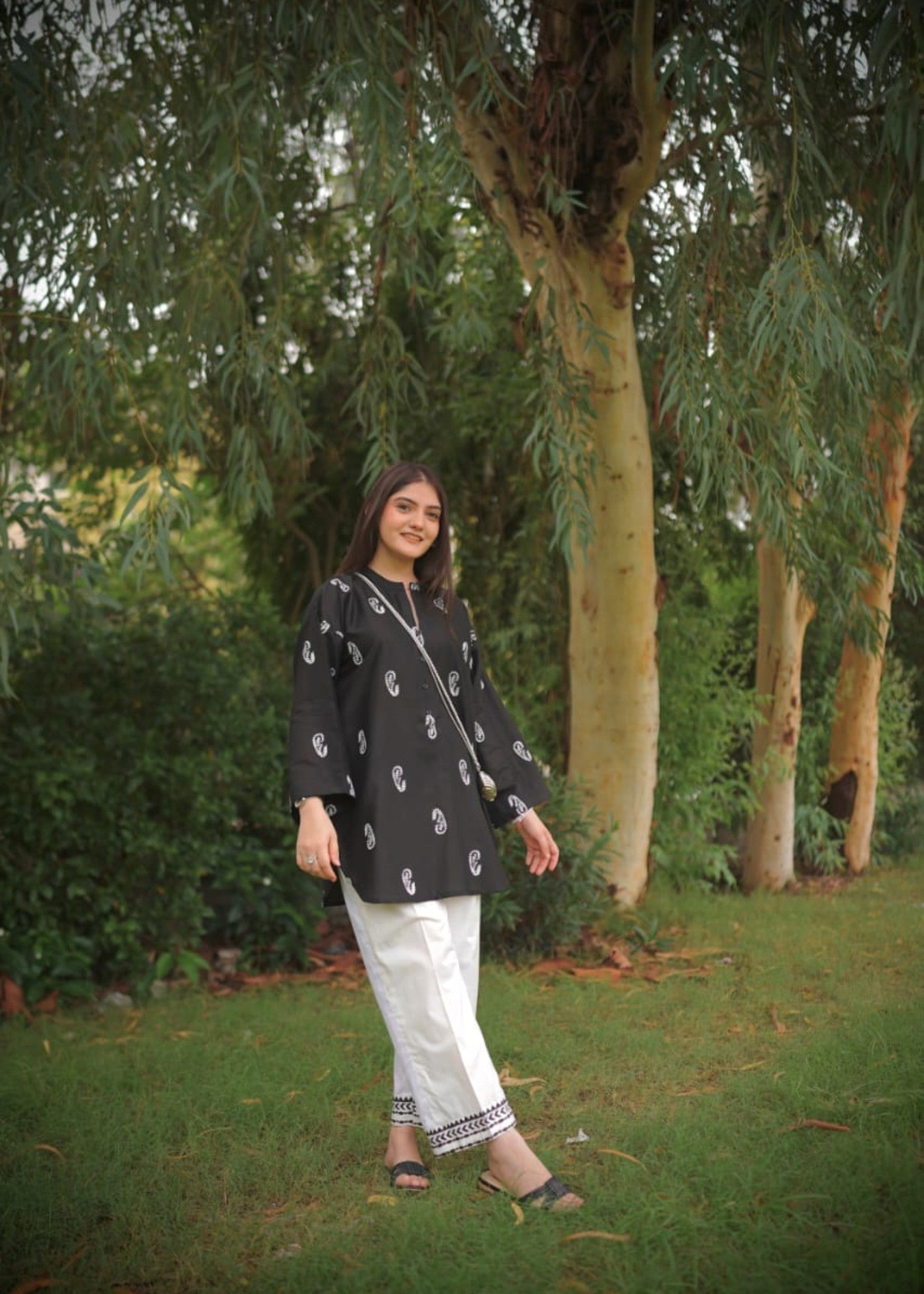 Zarah&Sarah Monochrome Muse Women 2pcs