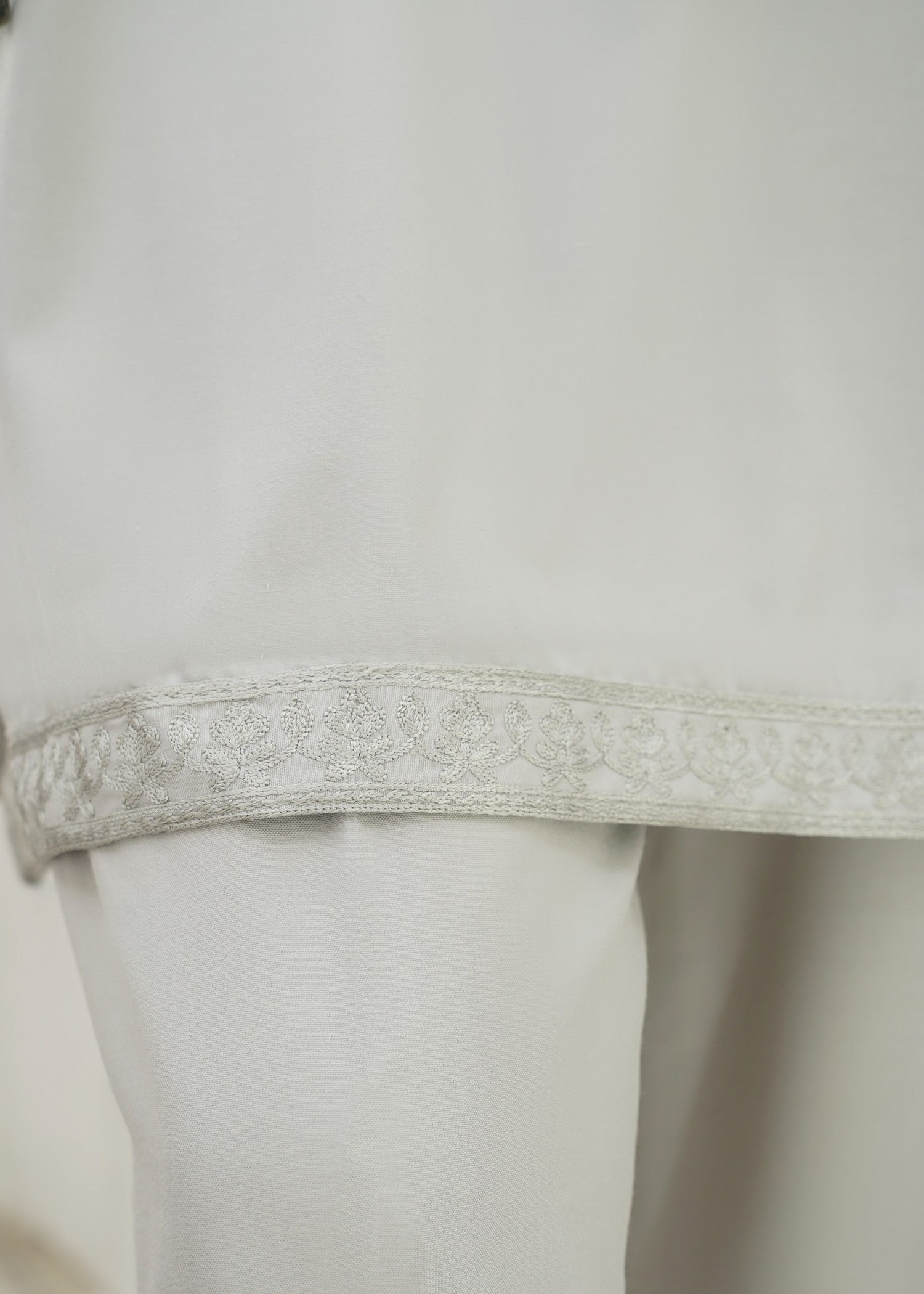 AYLA STUDIO Solid Embroidered SE250404 RAAT KI ROSHNI Women 2pcs