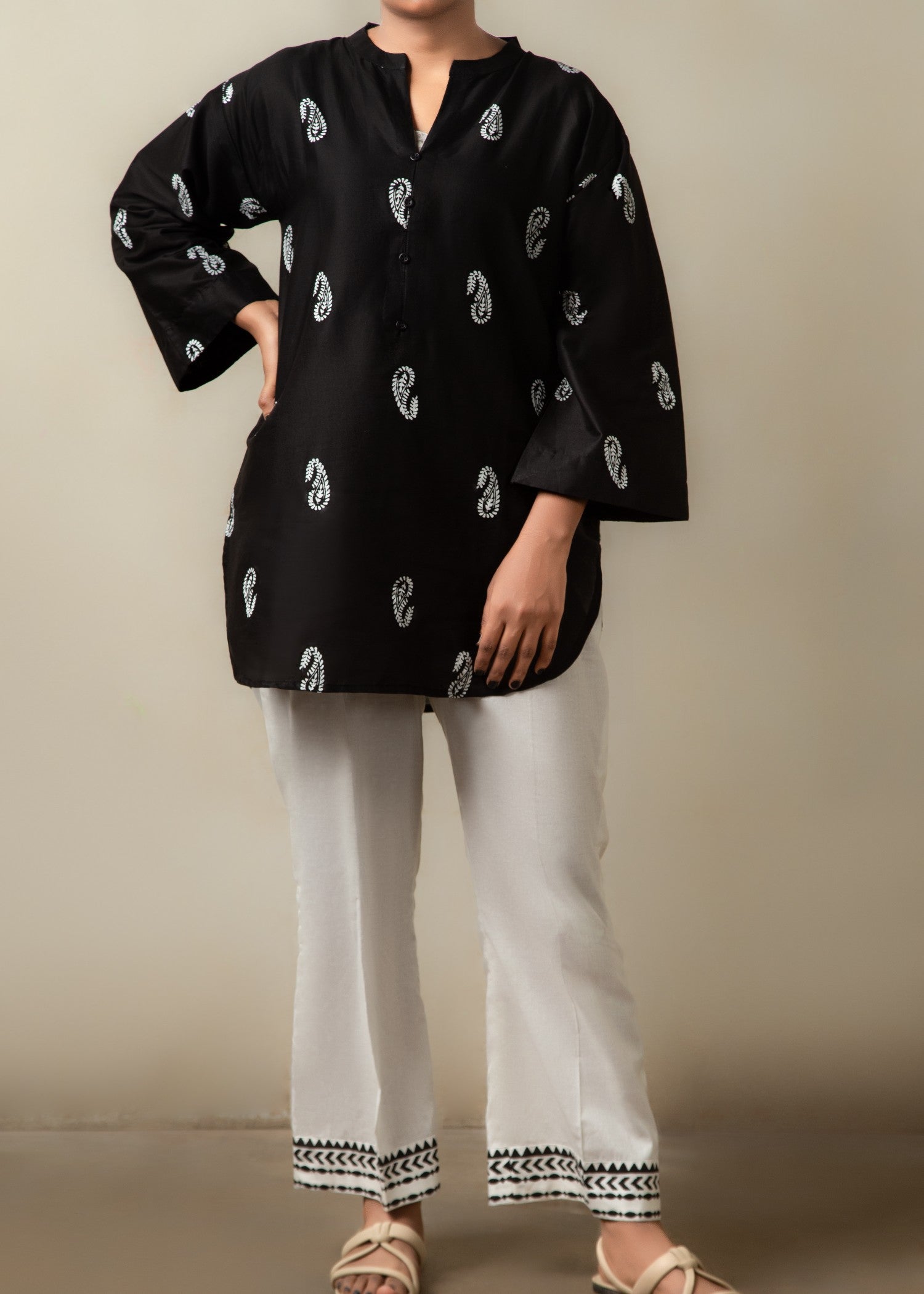 Zarah&Sarah Monochrome Muse Women 2pcs