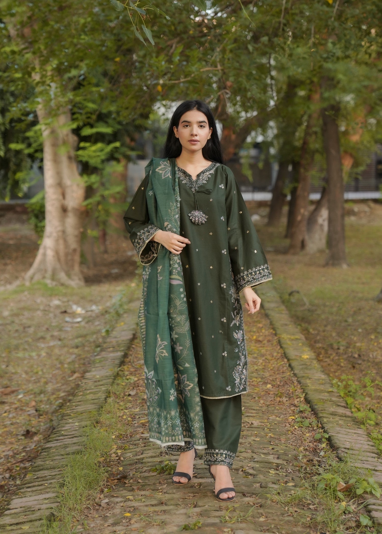 Attirepret – Deep Green Cotton Embroidered Suit Women 3pcs