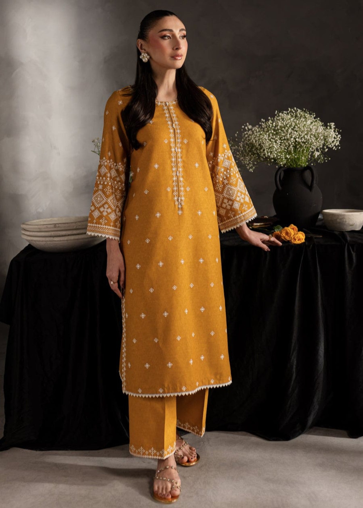 Shehroz Fashion ZAUQ E ZEENAT LAWN EMBROIDERY SUIT Women 2pcs
