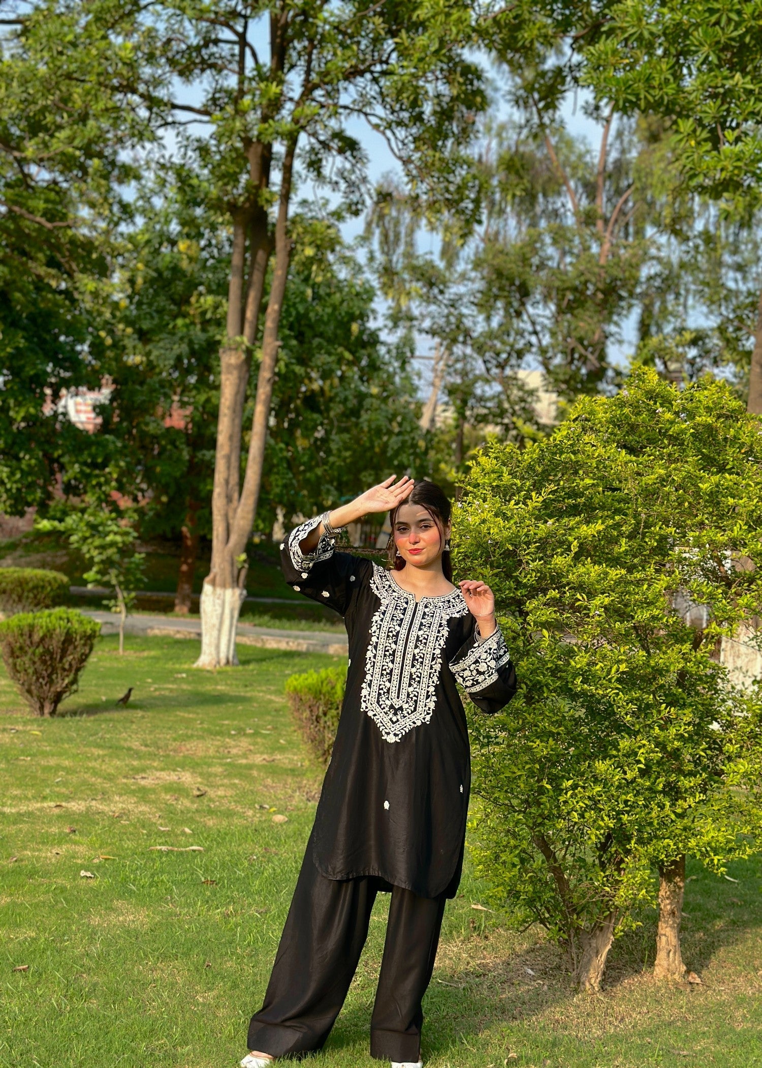 Kashqai Black Aura Farshi Shalwar Women 2pcs