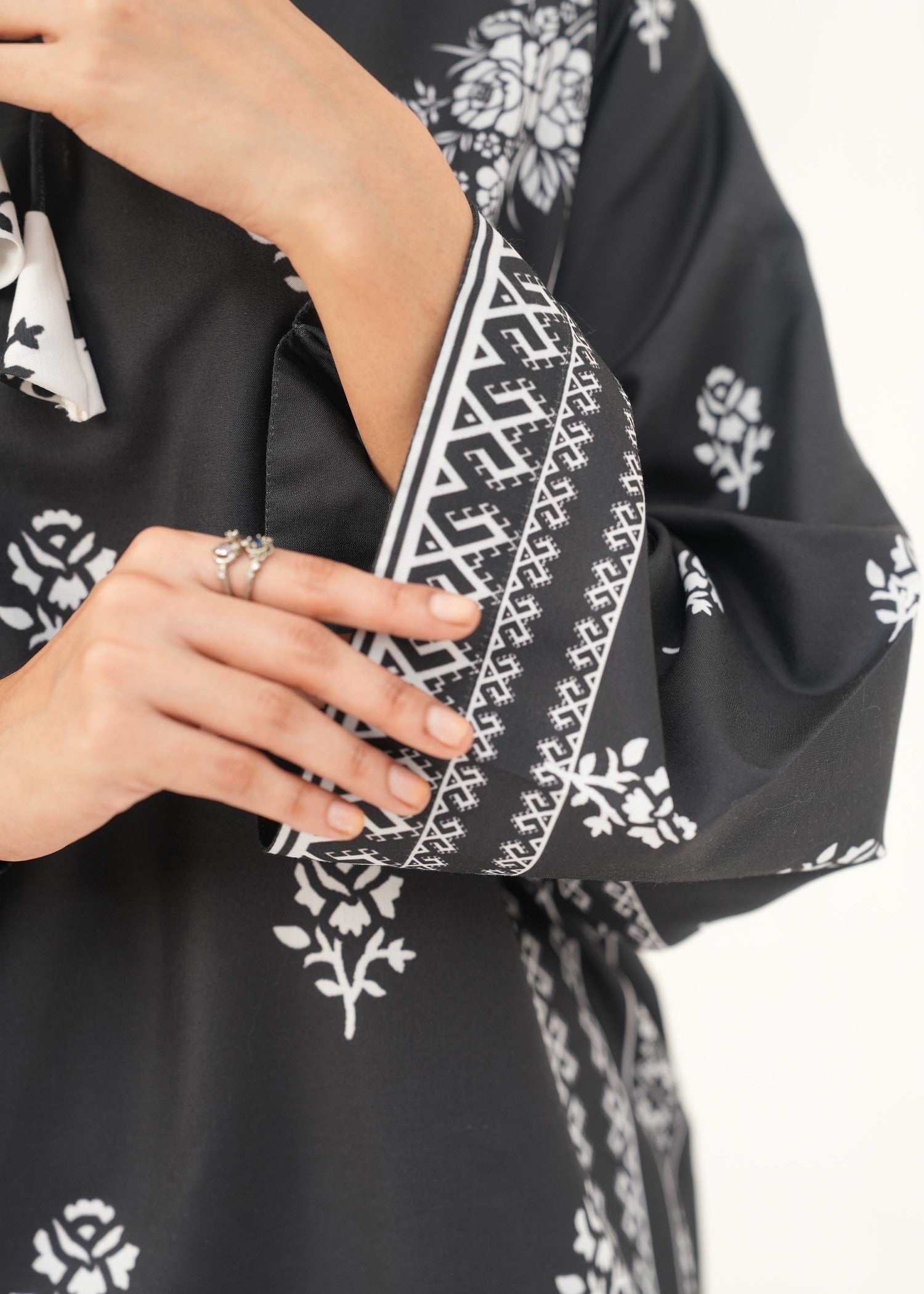 Nairah Elsa Women 2pcs