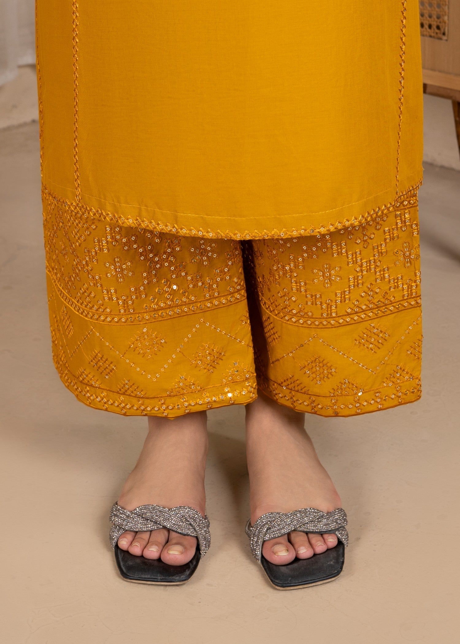 Rangriwaayat Fancy Tassel Lawn Women 3pcs